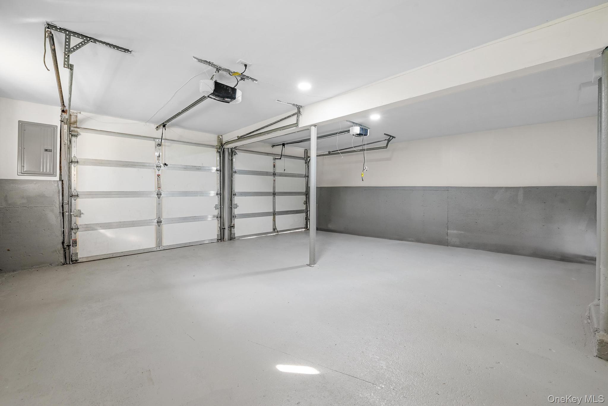 Single Family Wintergreen Suffolk County, NY 11747, MLS-896606-37