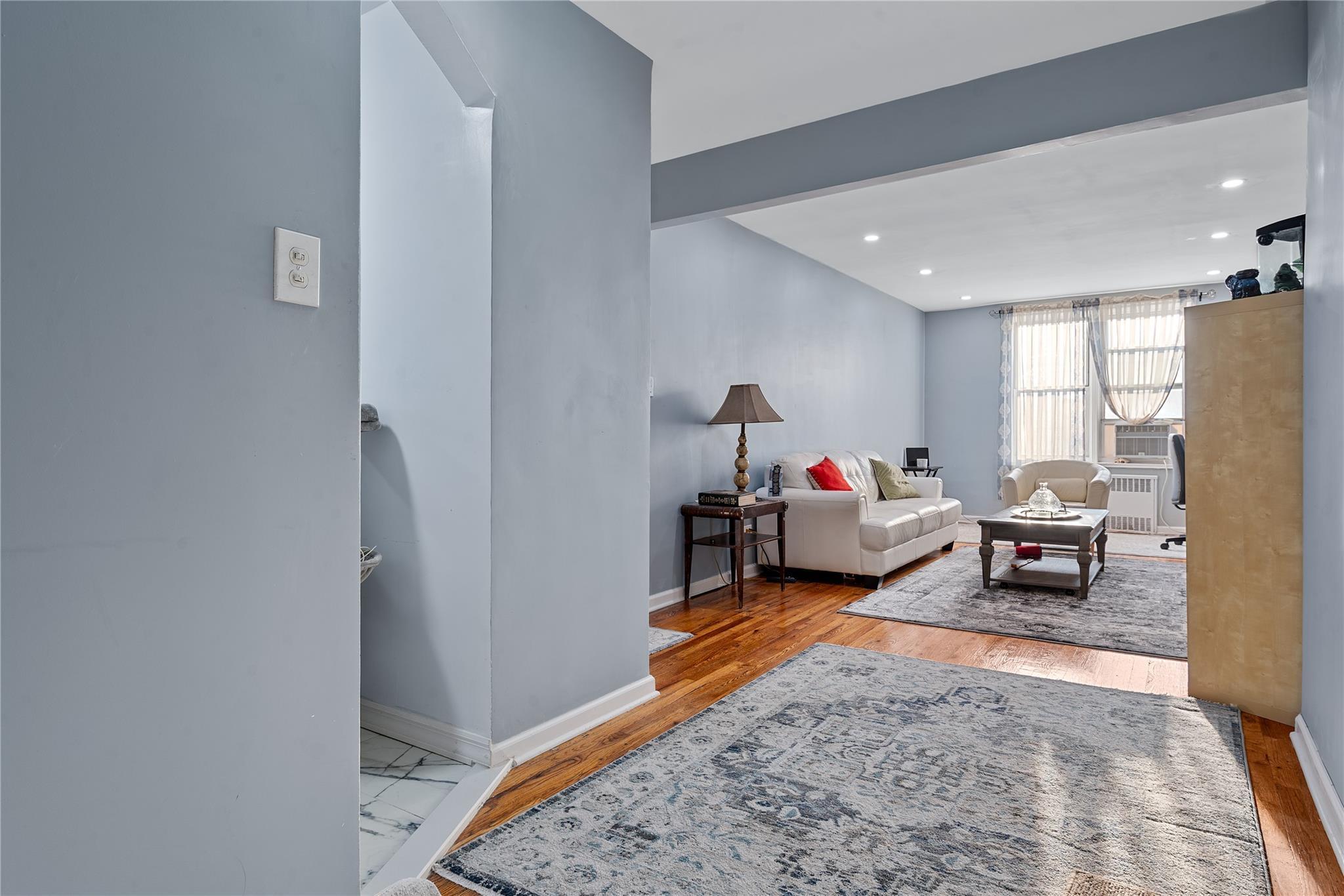 Coop Clyde  Queens, NY 11375, MLS-896650-4