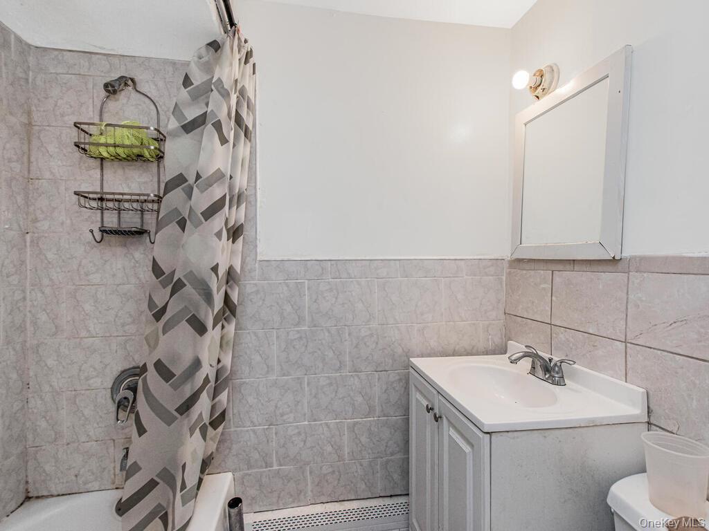 Single Family Laconia  Bronx, NY 10469, MLS-896852-10