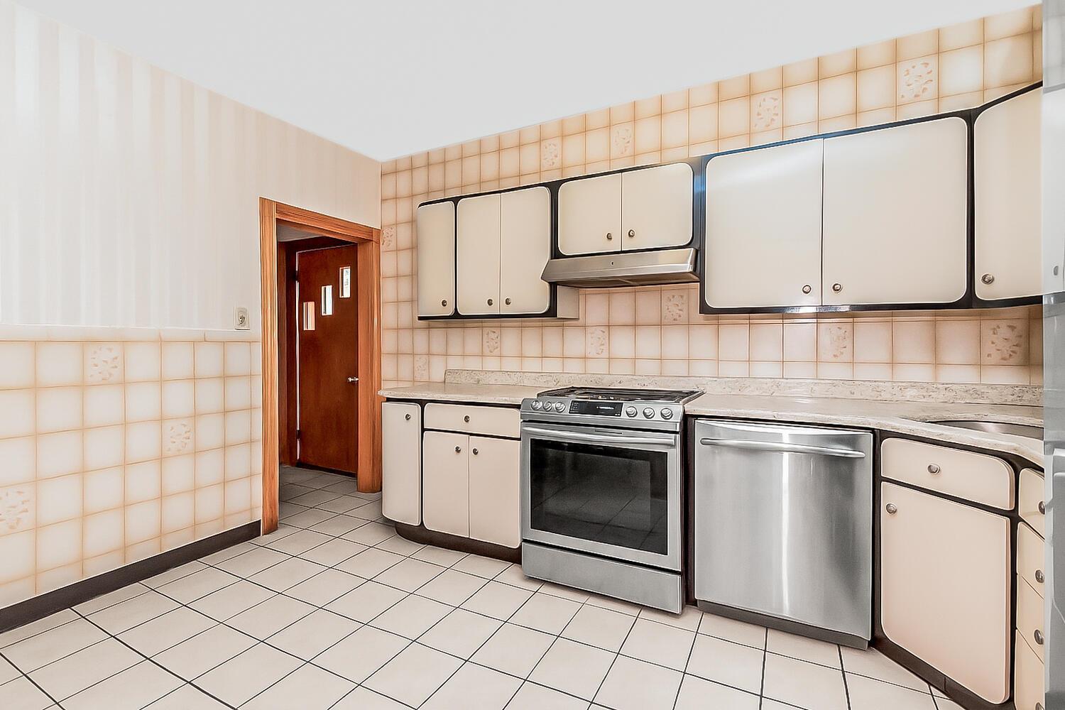 Single Family Elaine  Westchester County, NY 10701, MLS-896989-7