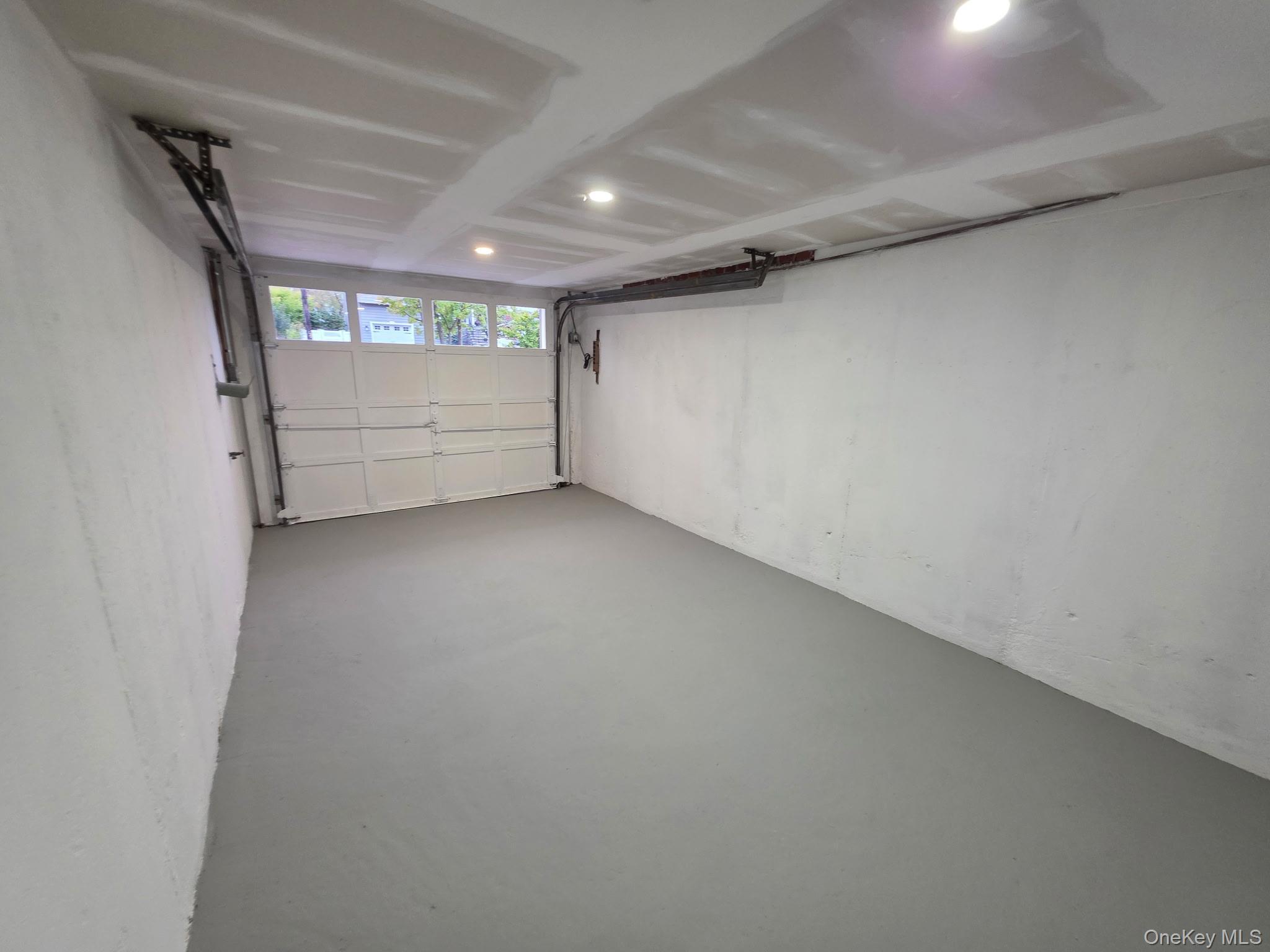 Single Family Alder Nassau County, NY 11710, MLS-897020-21