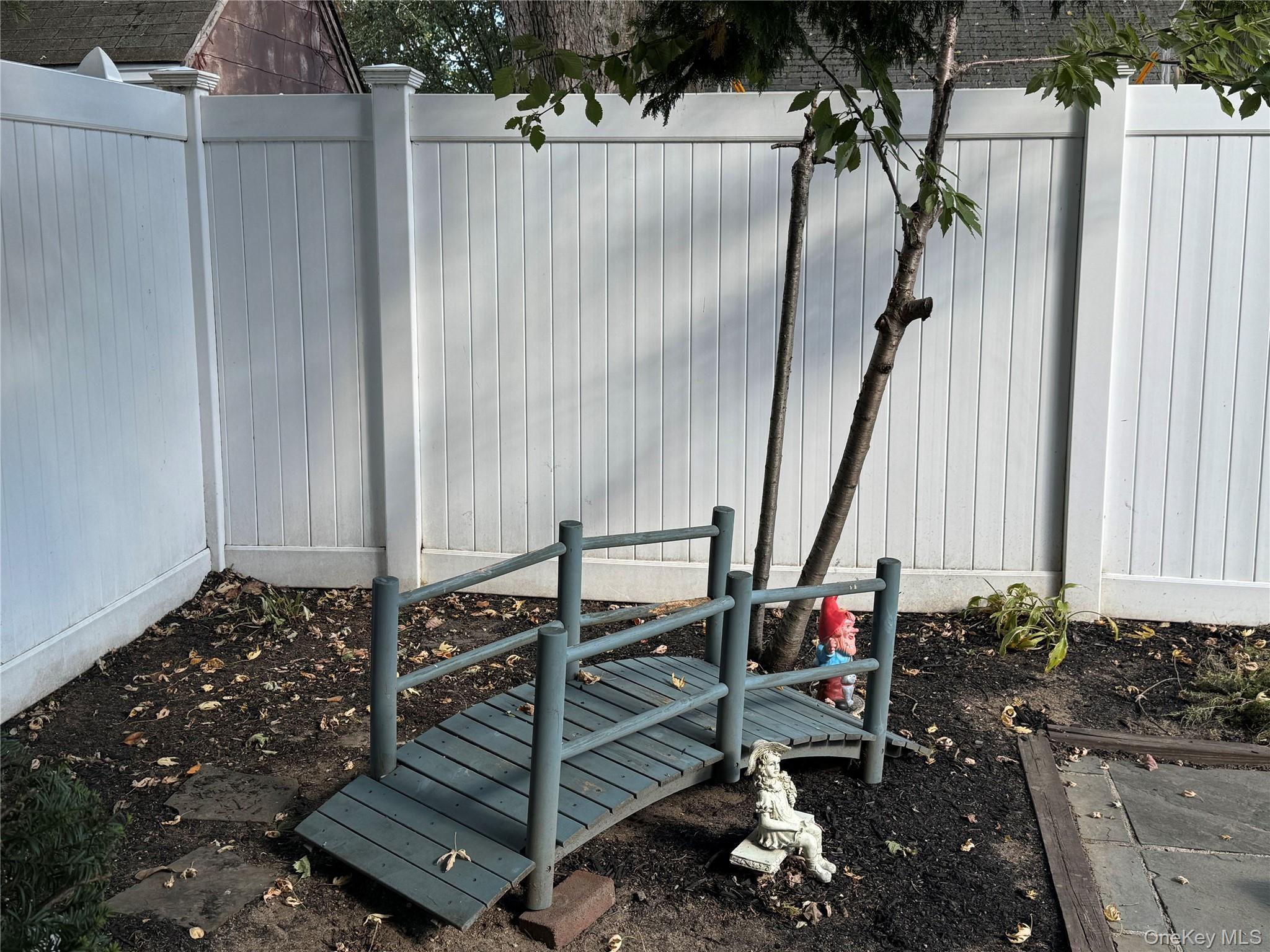 Single Family Alder Nassau County, NY 11710, MLS-897020-24