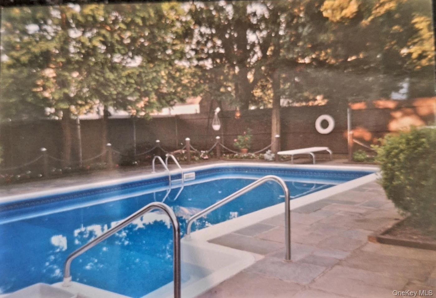 Single Family Alder Nassau County, NY 11710, MLS-897020-25