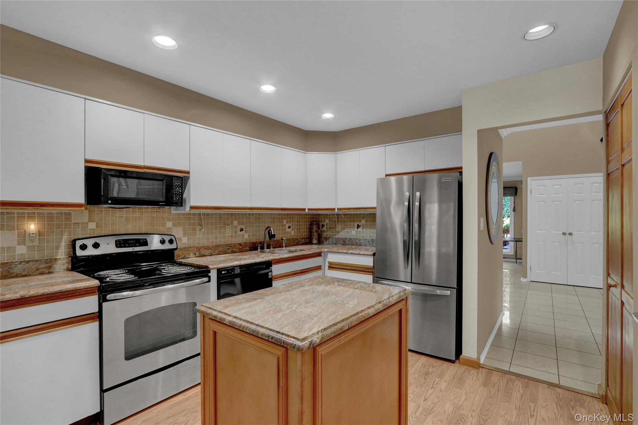 Condo Boathouse  Suffolk County, NY 11706, MLS-897125-18