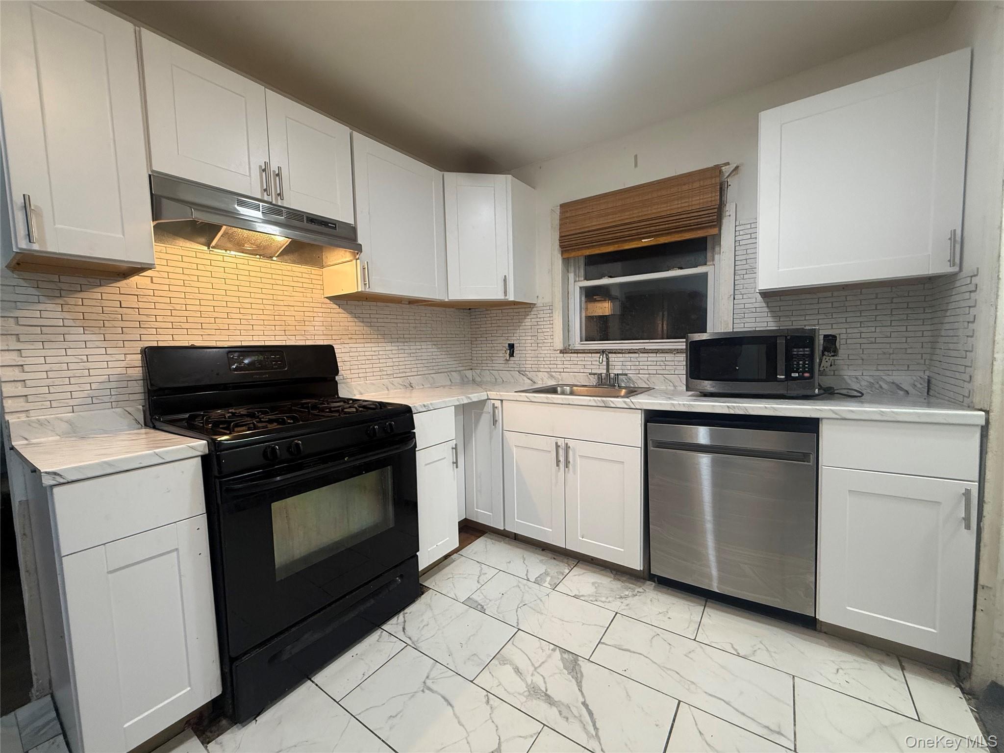 Single Family Hamilton Nassau County, NY 11758, MLS-897260-3