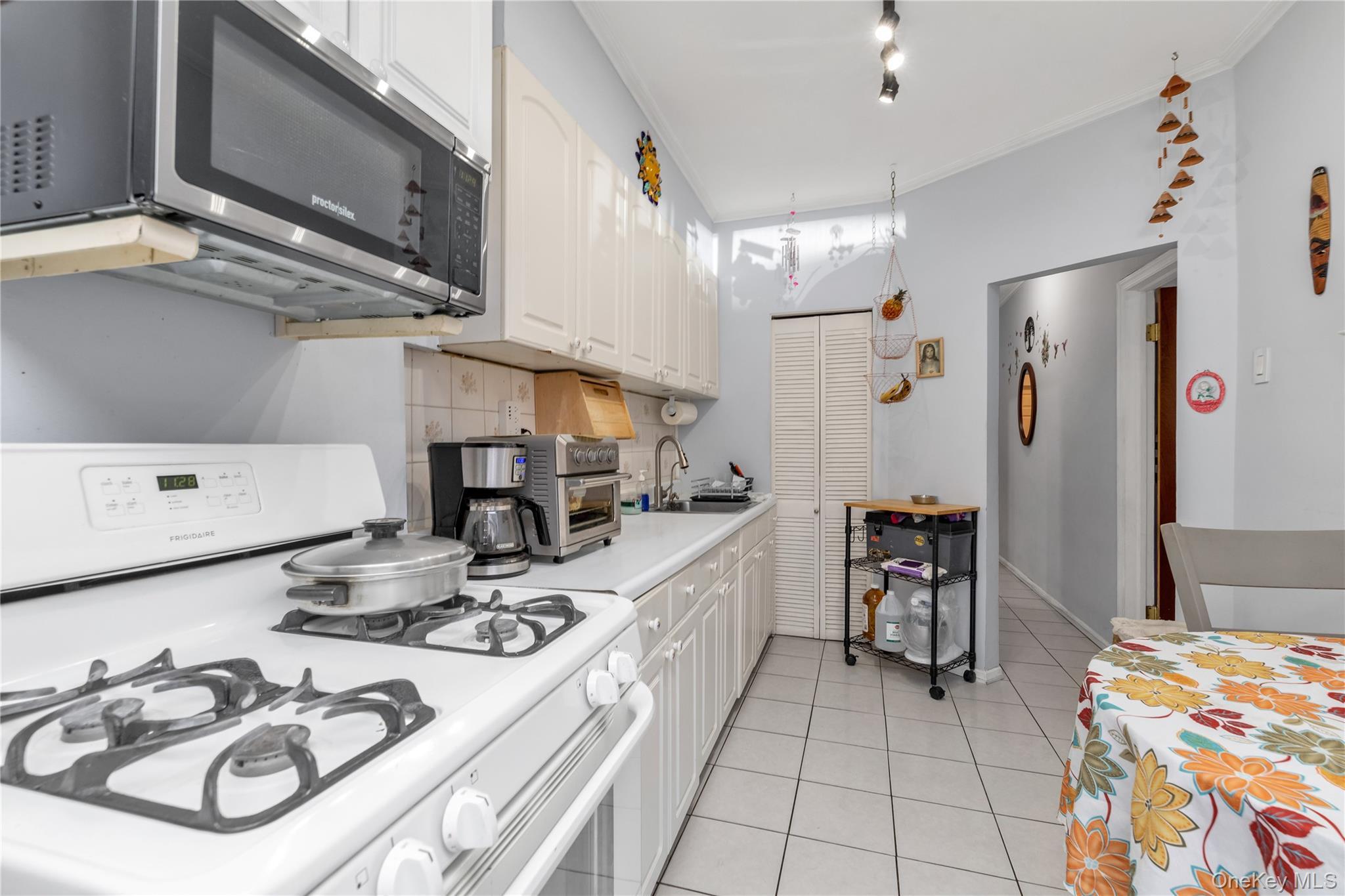 Single Family 59  Queens, NY 11378, MLS-897270-2