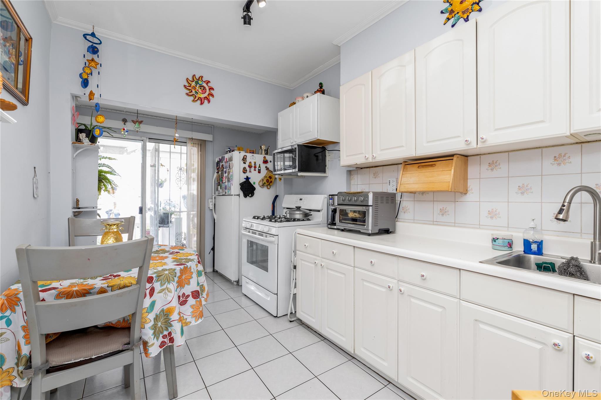 Single Family 59  Queens, NY 11378, MLS-897270-3