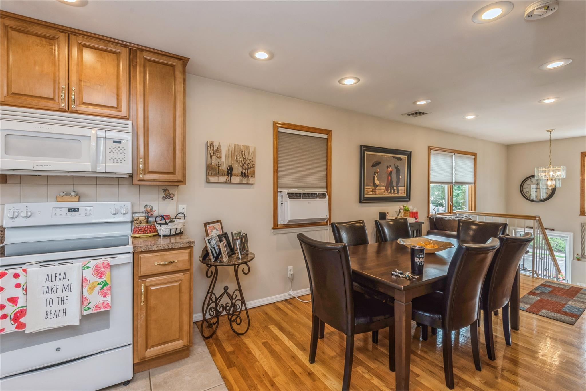 Single Family Bayville Avenue Nassau County, NY 11709, MLS-897325-10