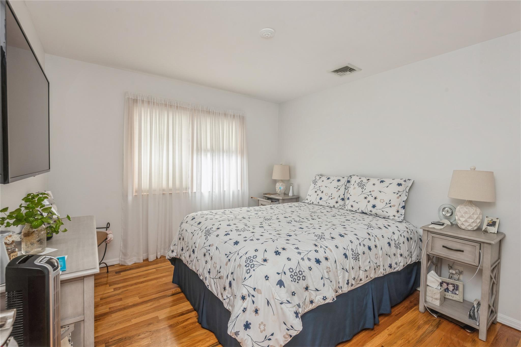 Single Family Bayville Avenue Nassau County, NY 11709, MLS-897325-13