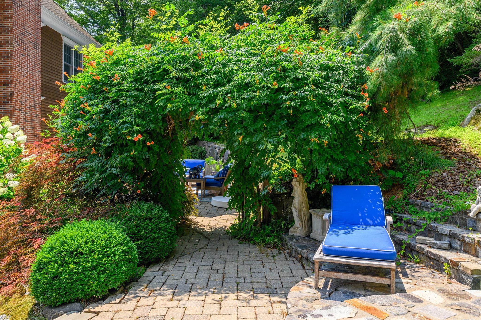 Single Family Autumn  Out Of Area, NY 06784, MLS-897420-25