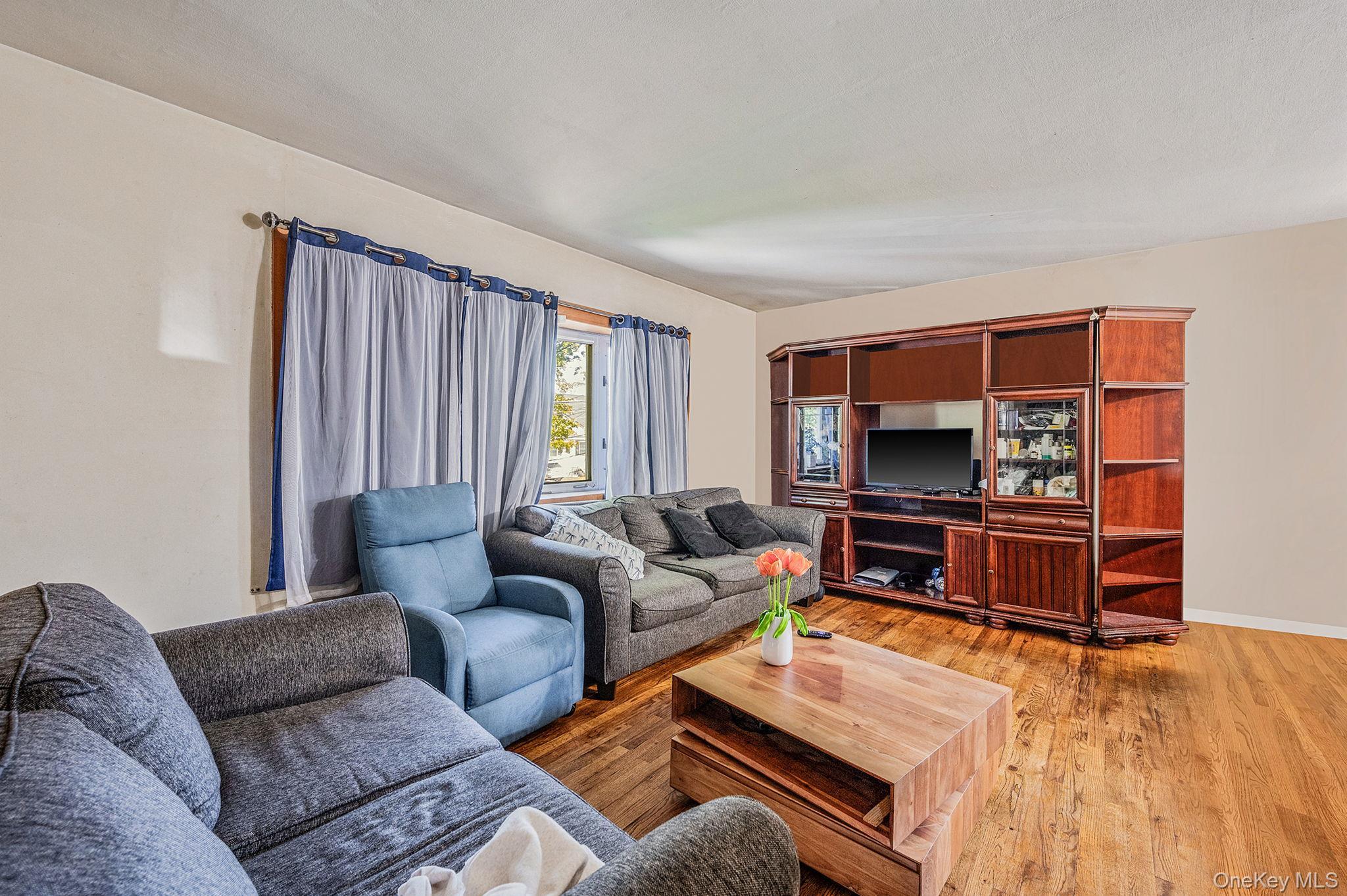 Single Family Willoughby  Suffolk County, NY 11717, MLS-897431-11