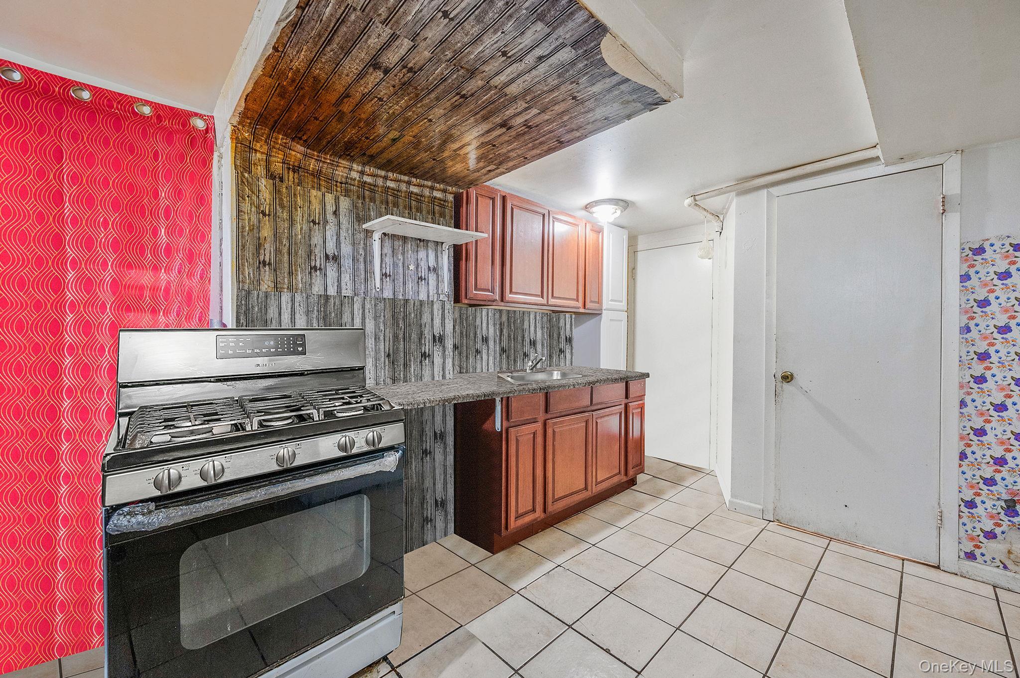 Single Family Willoughby  Suffolk County, NY 11717, MLS-897431-30