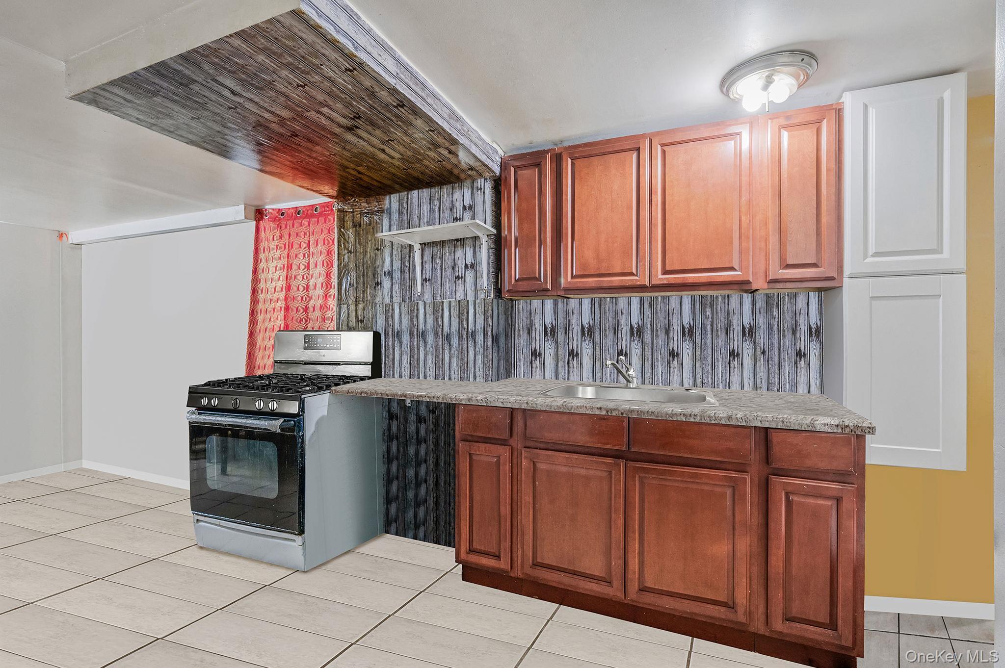 Single Family Willoughby  Suffolk County, NY 11717, MLS-897431-31