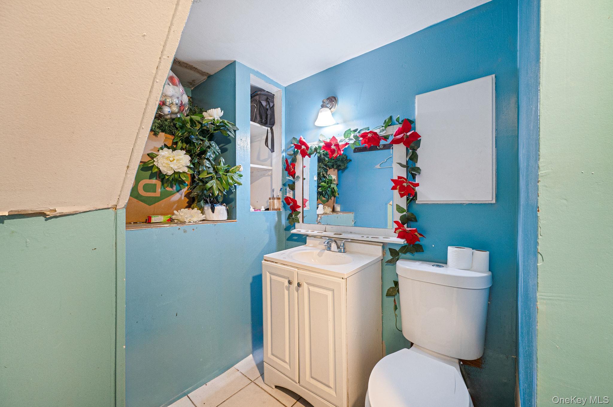 Single Family Willoughby  Suffolk County, NY 11717, MLS-897431-34