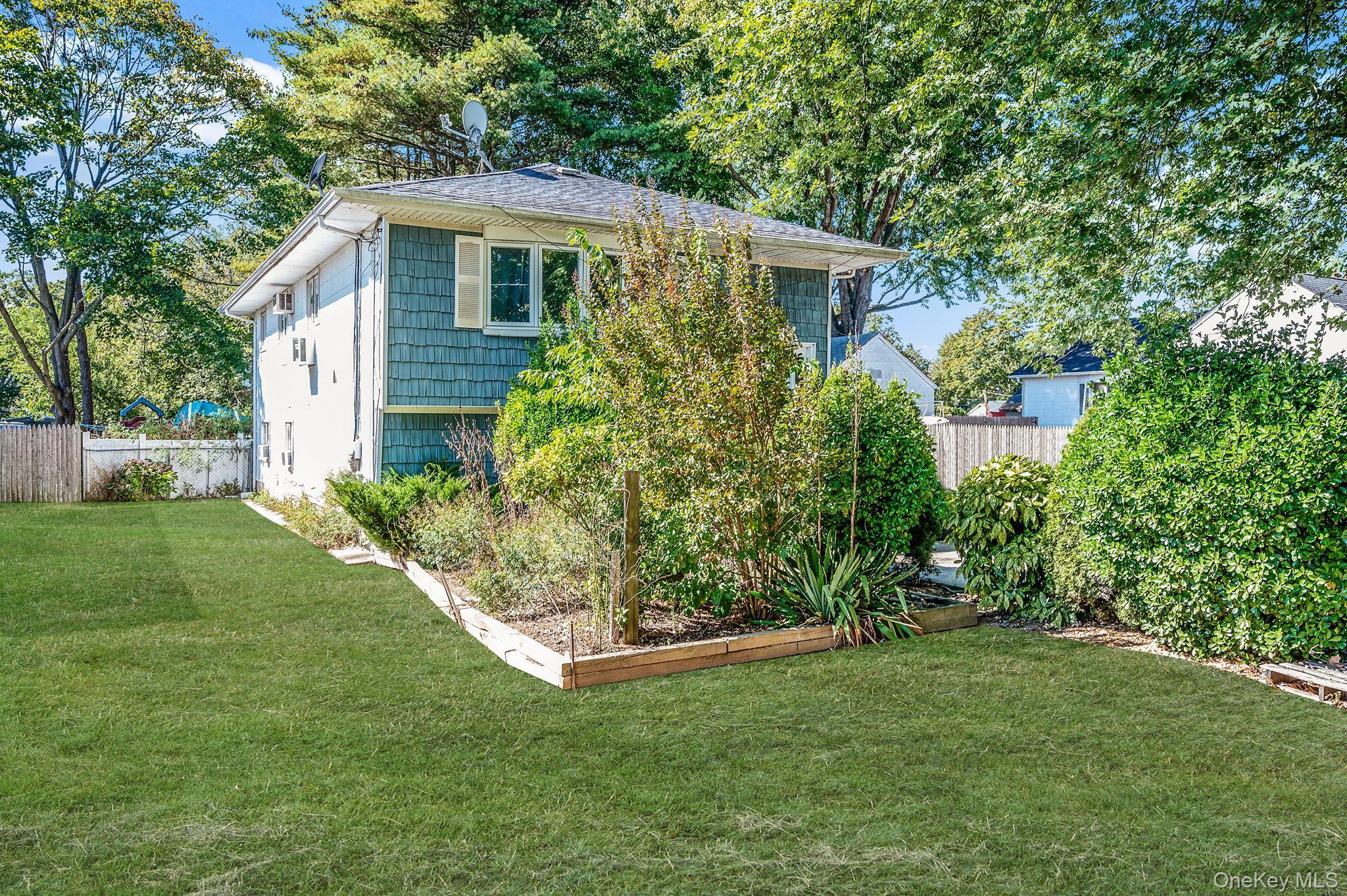 Single Family Willoughby  Suffolk County, NY 11717, MLS-897431-4