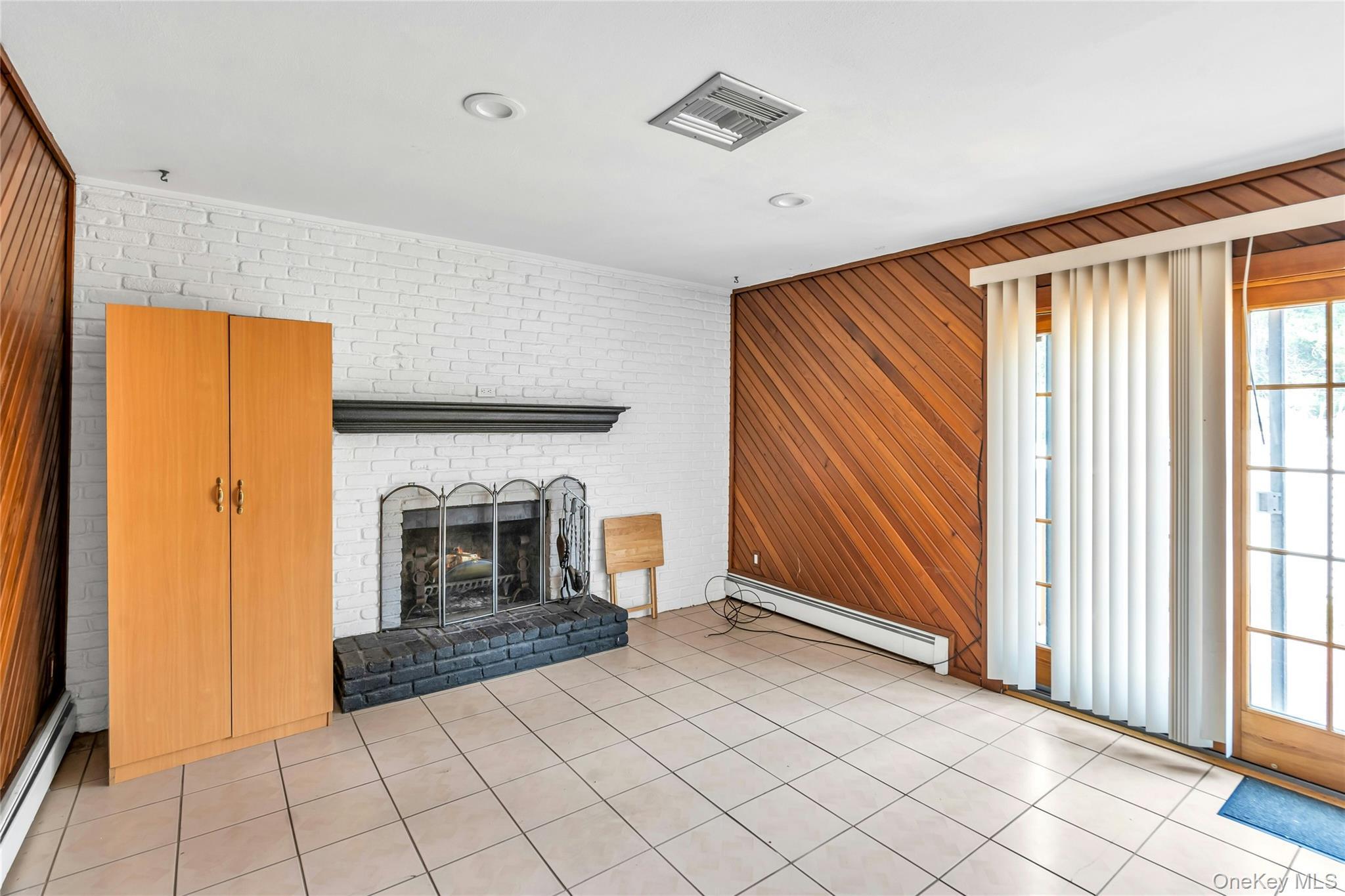 Single Family Townline  Suffolk County, NY 11788, MLS-897538-16