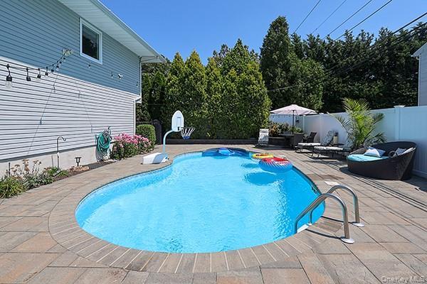 Single Family Barnum  Nassau County, NY 11803, MLS-897624-40