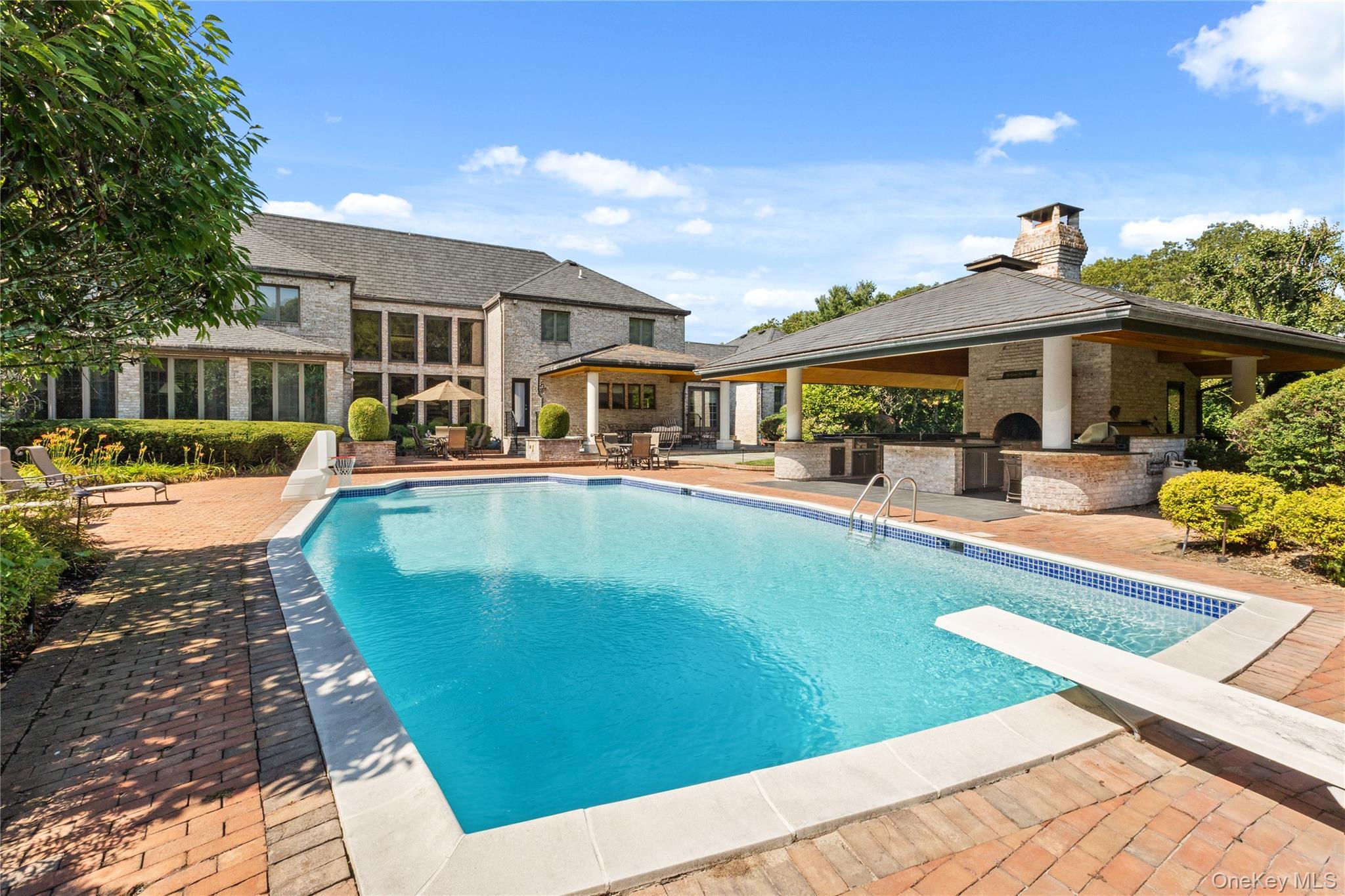 Single Family Half Hollow Suffolk County, NY 11746, MLS-897801-16