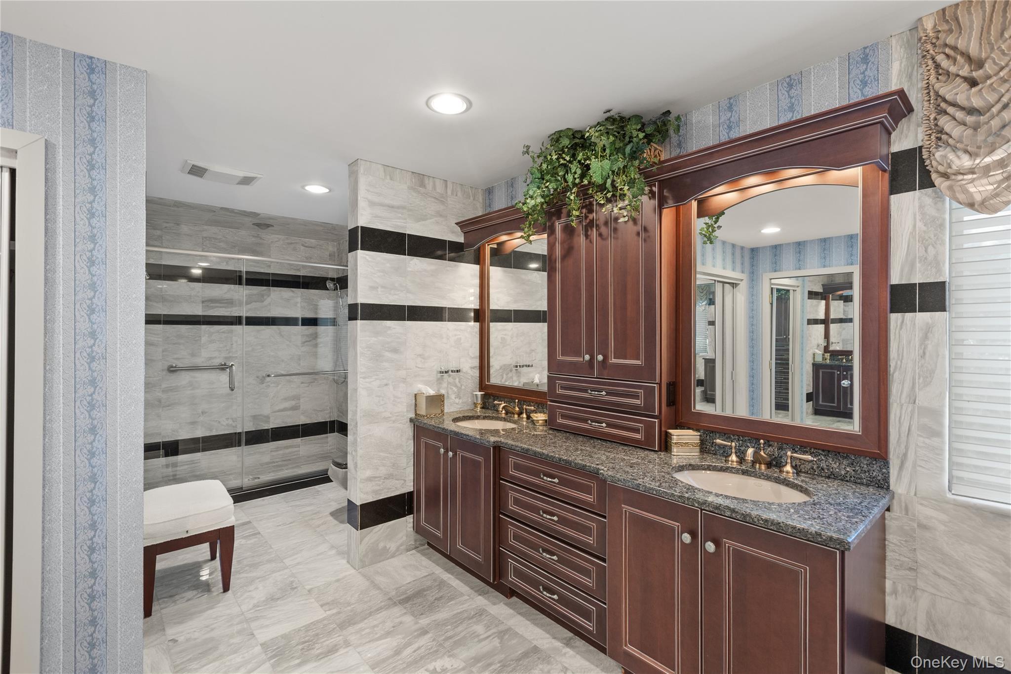 Single Family Half Hollow Suffolk County, NY 11746, MLS-897801-36