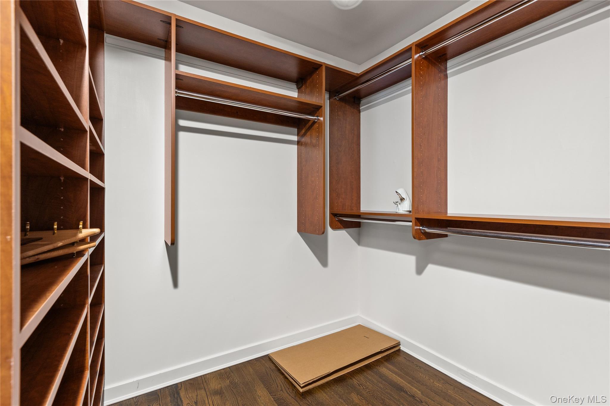 Single Family Half Hollow Suffolk County, NY 11746, MLS-897801-42