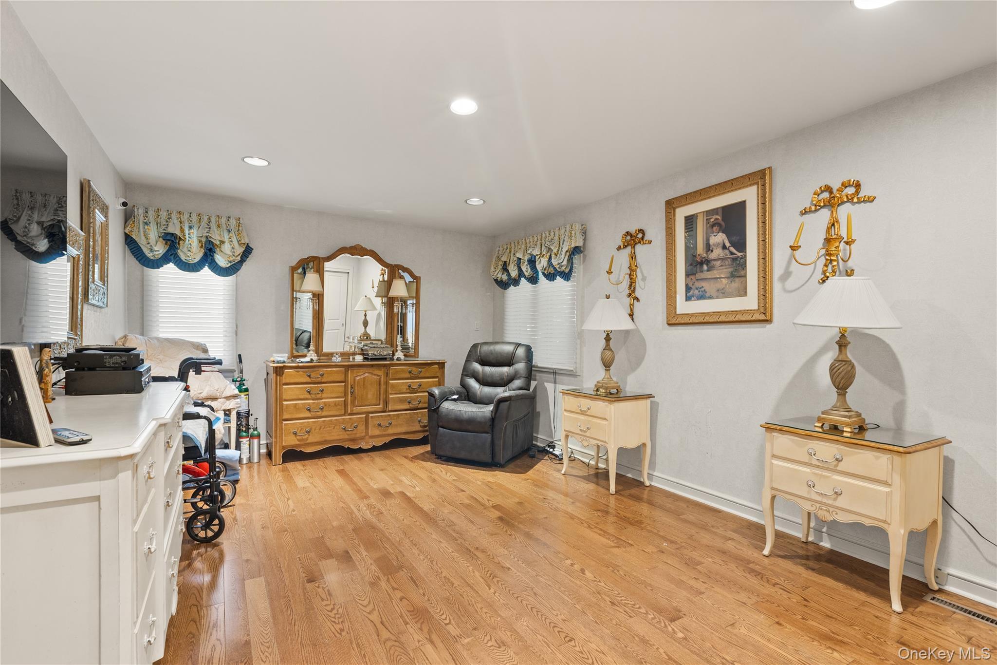 Single Family Half Hollow  Suffolk County, NY 11746, MLS-897801-44