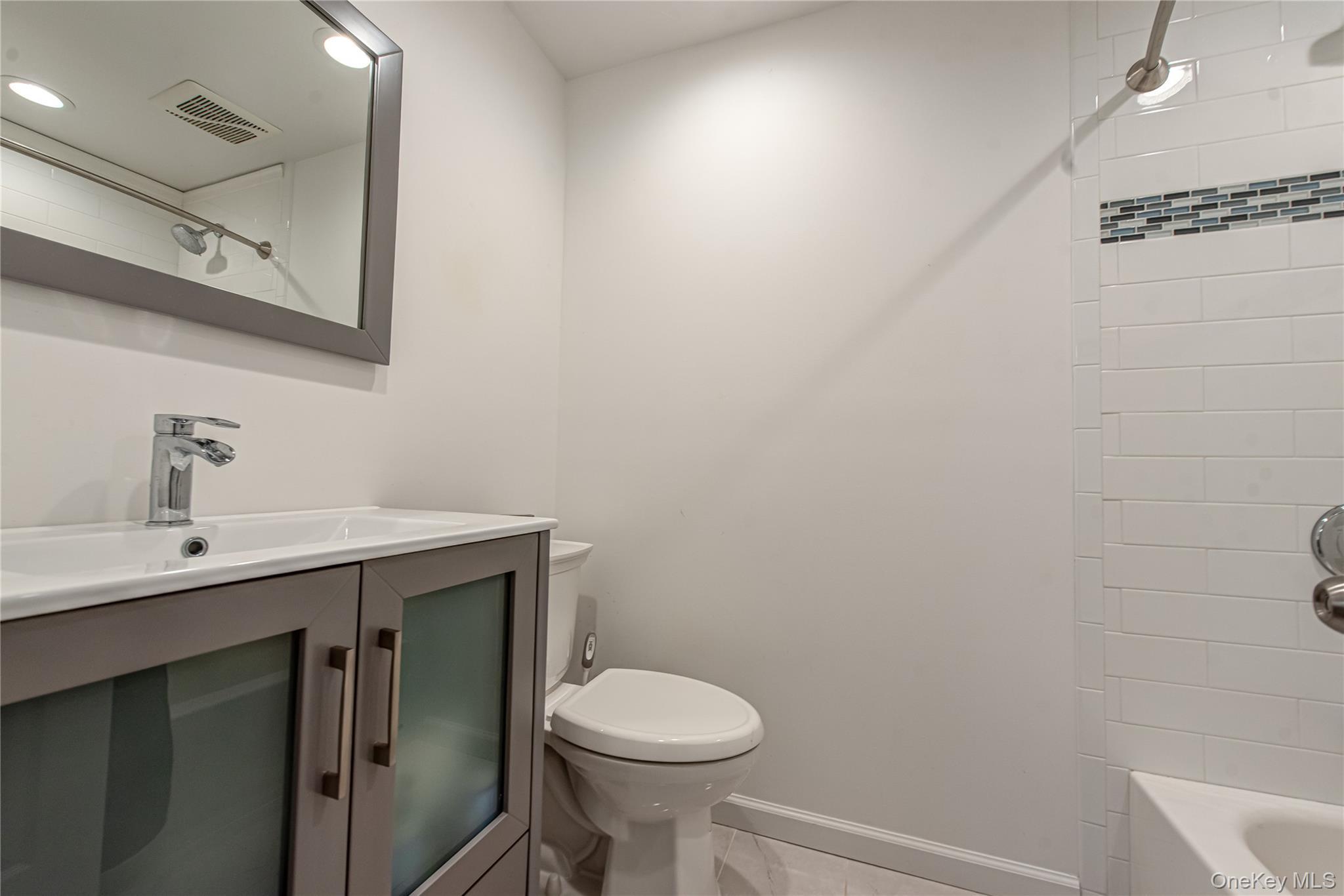 Condo Wood Path  Suffolk County, NY 11768, MLS-897900-41