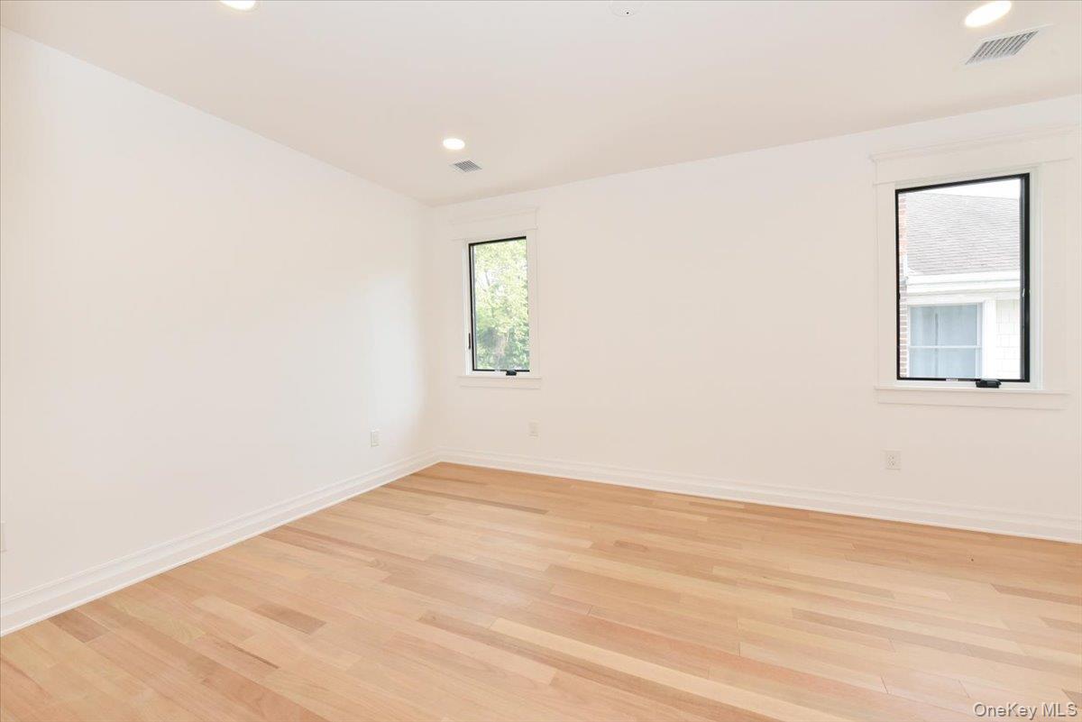 Single Family Norman Nassau County, NY 11040, MLS-897988-22