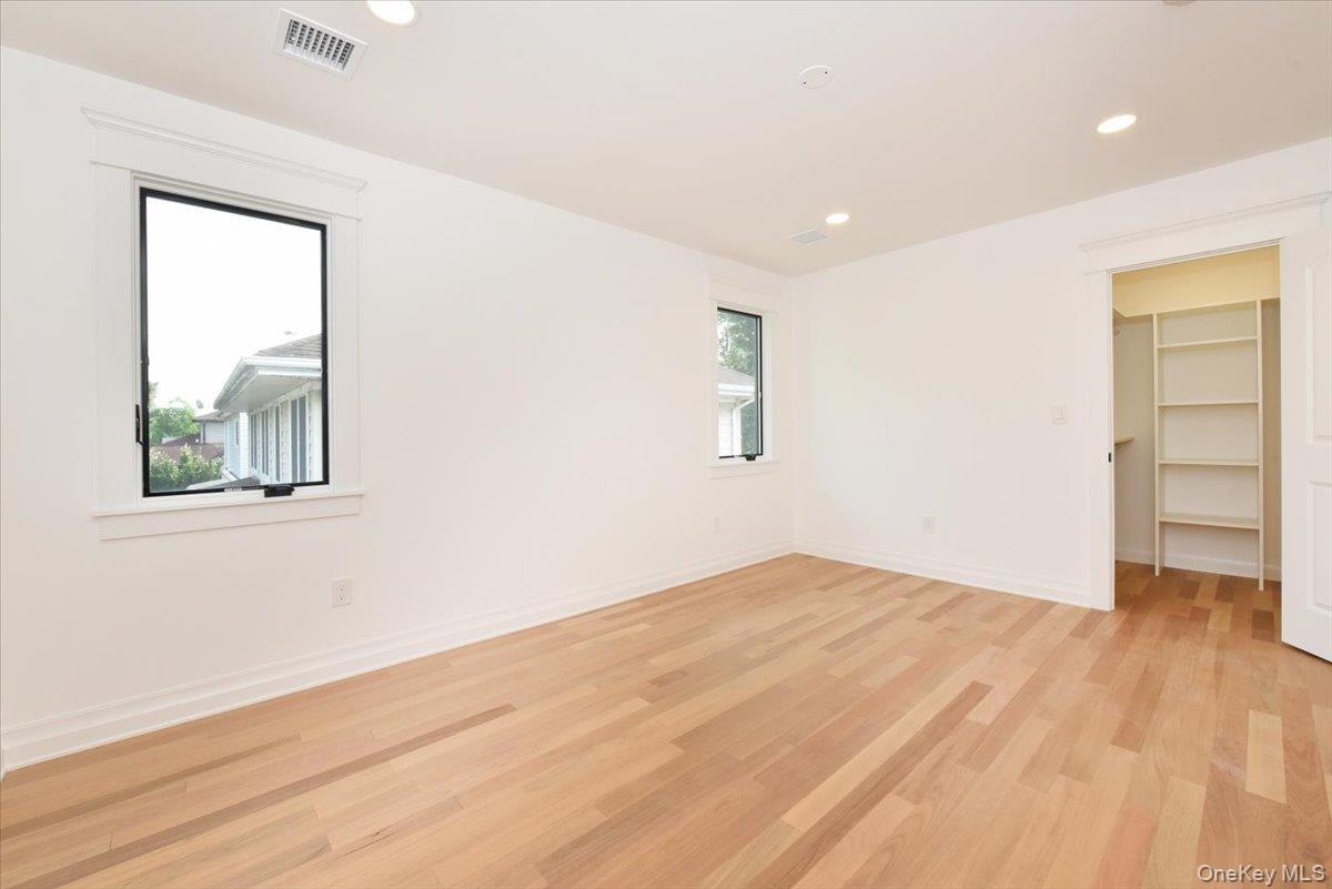 Single Family Norman Nassau County, NY 11040, MLS-897988-23