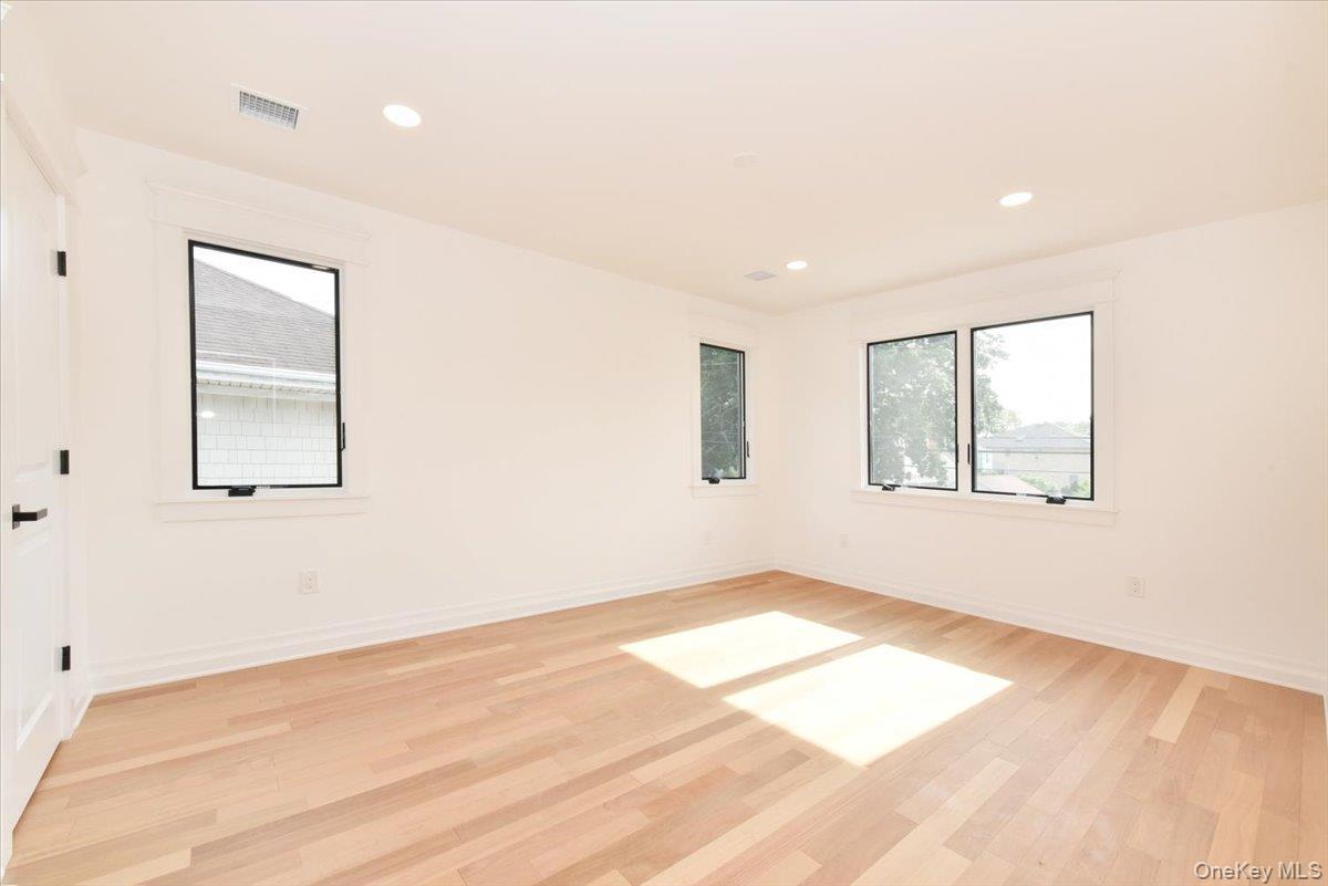 Single Family Norman Nassau County, NY 11040, MLS-897988-24