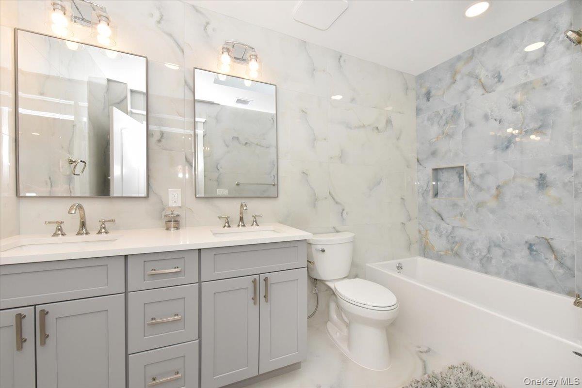 Single Family Norman Nassau County, NY 11040, MLS-897988-25