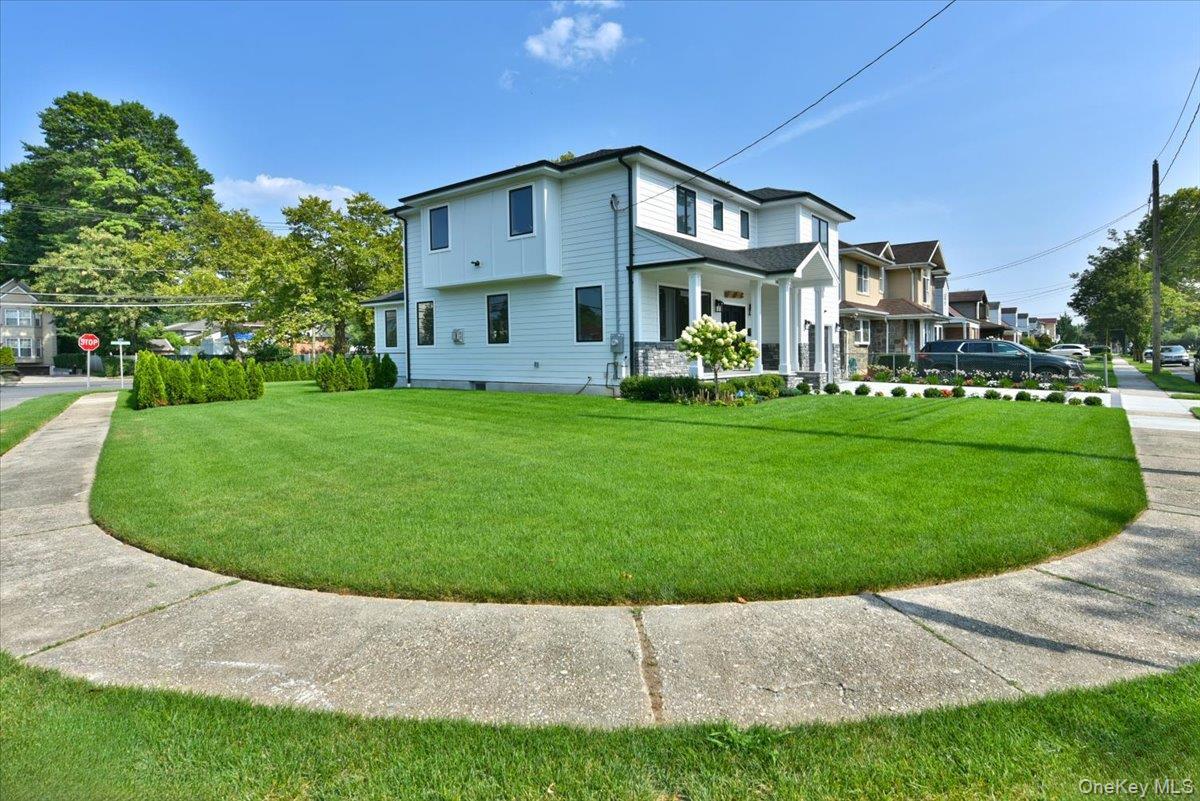 Single Family Norman Nassau County, NY 11040, MLS-897988-34