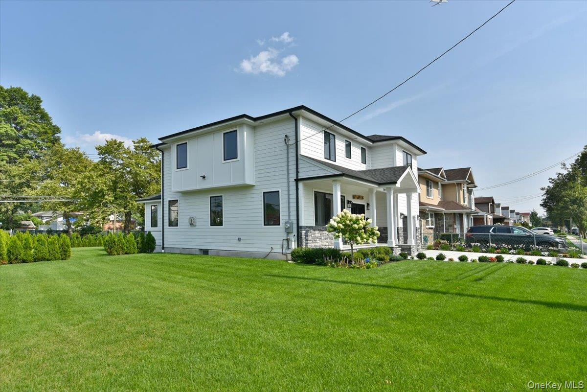 Single Family Norman Nassau County, NY 11040, MLS-897988-35