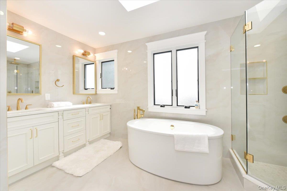 Single Family Norman Nassau County, NY 11040, MLS-897988-5