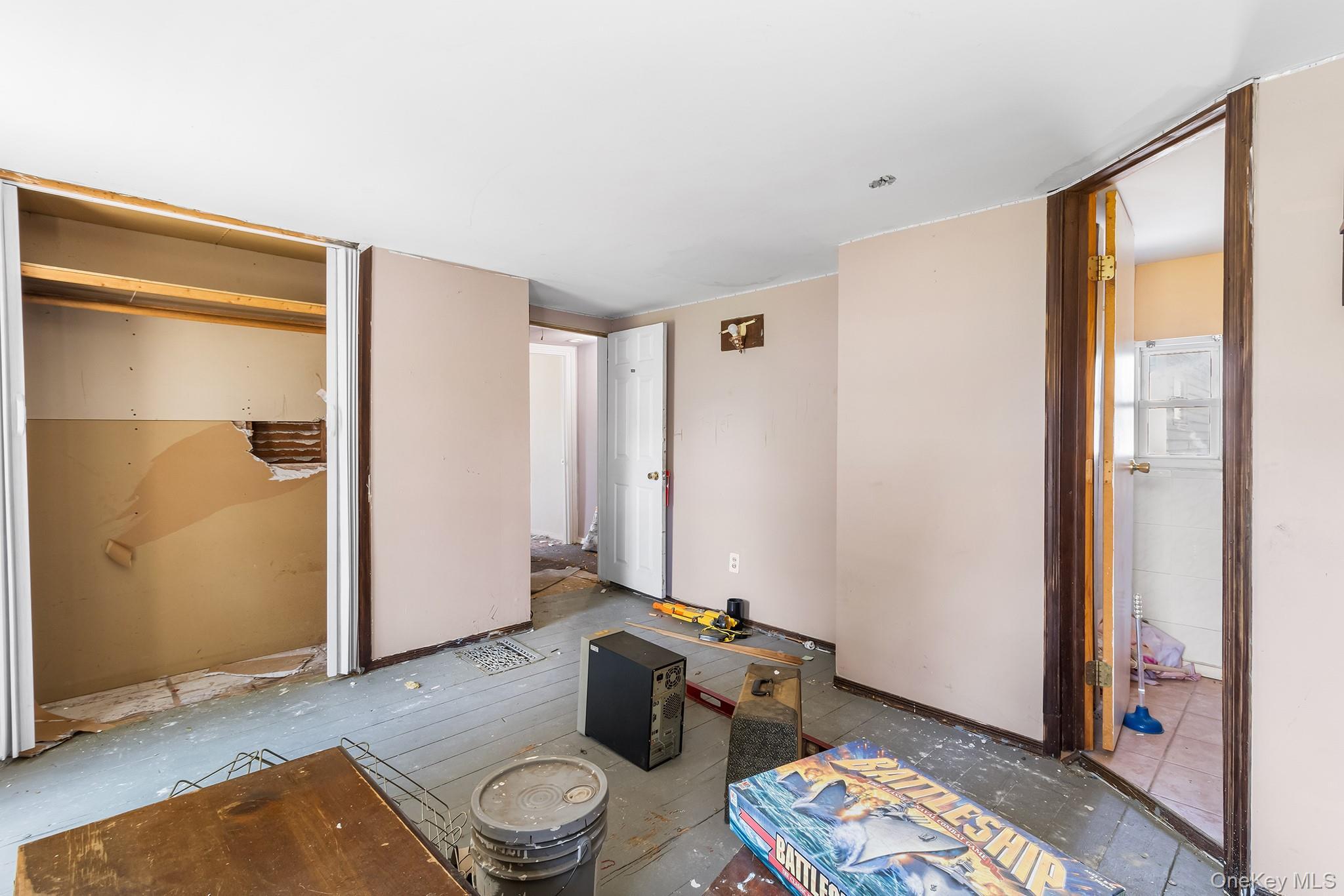 Single Family Irish  Suffolk County, NY 11730, MLS-898009-10