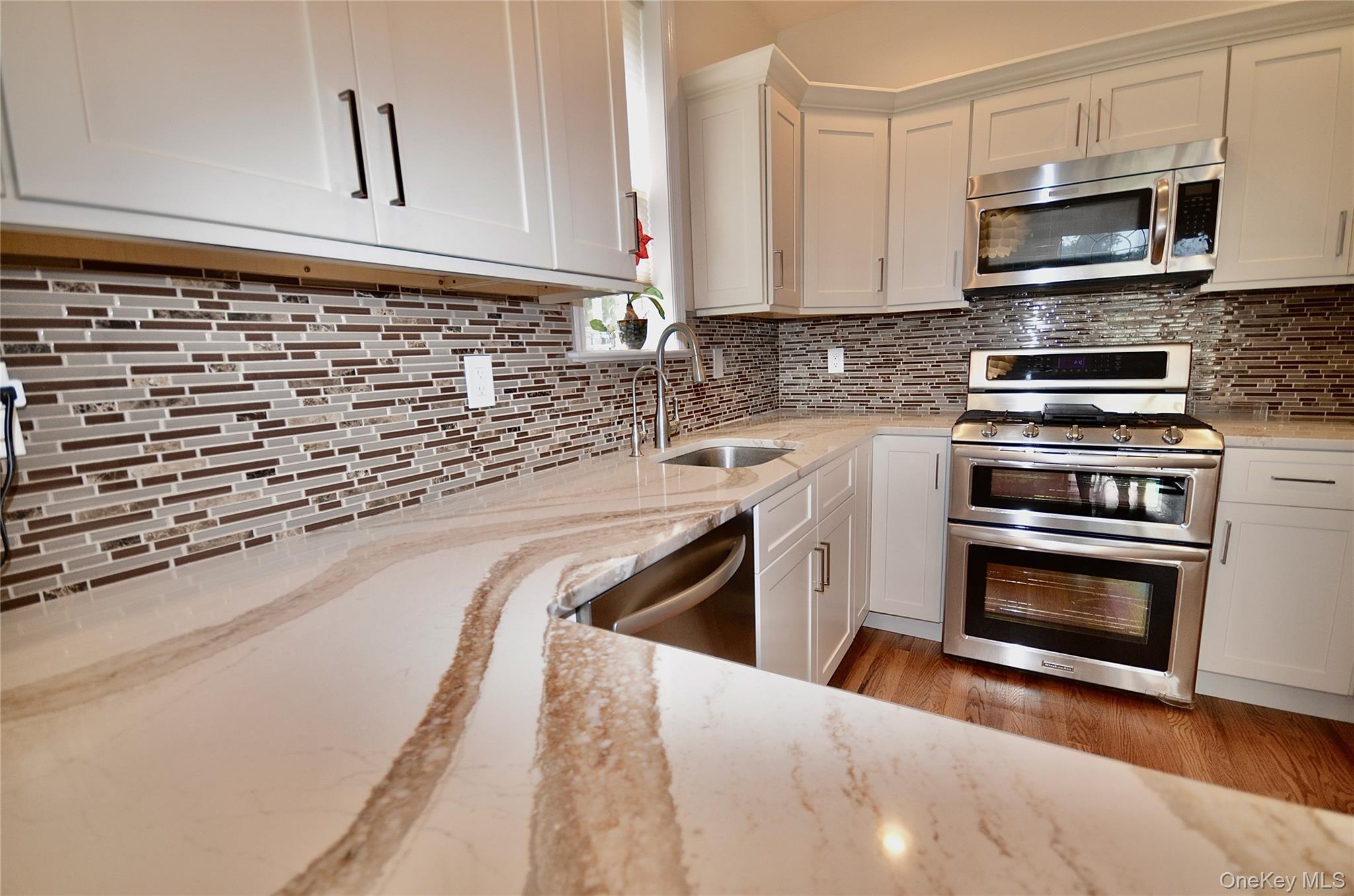 Condo Balfour  Suffolk County, NY 11747, MLS-898046-2