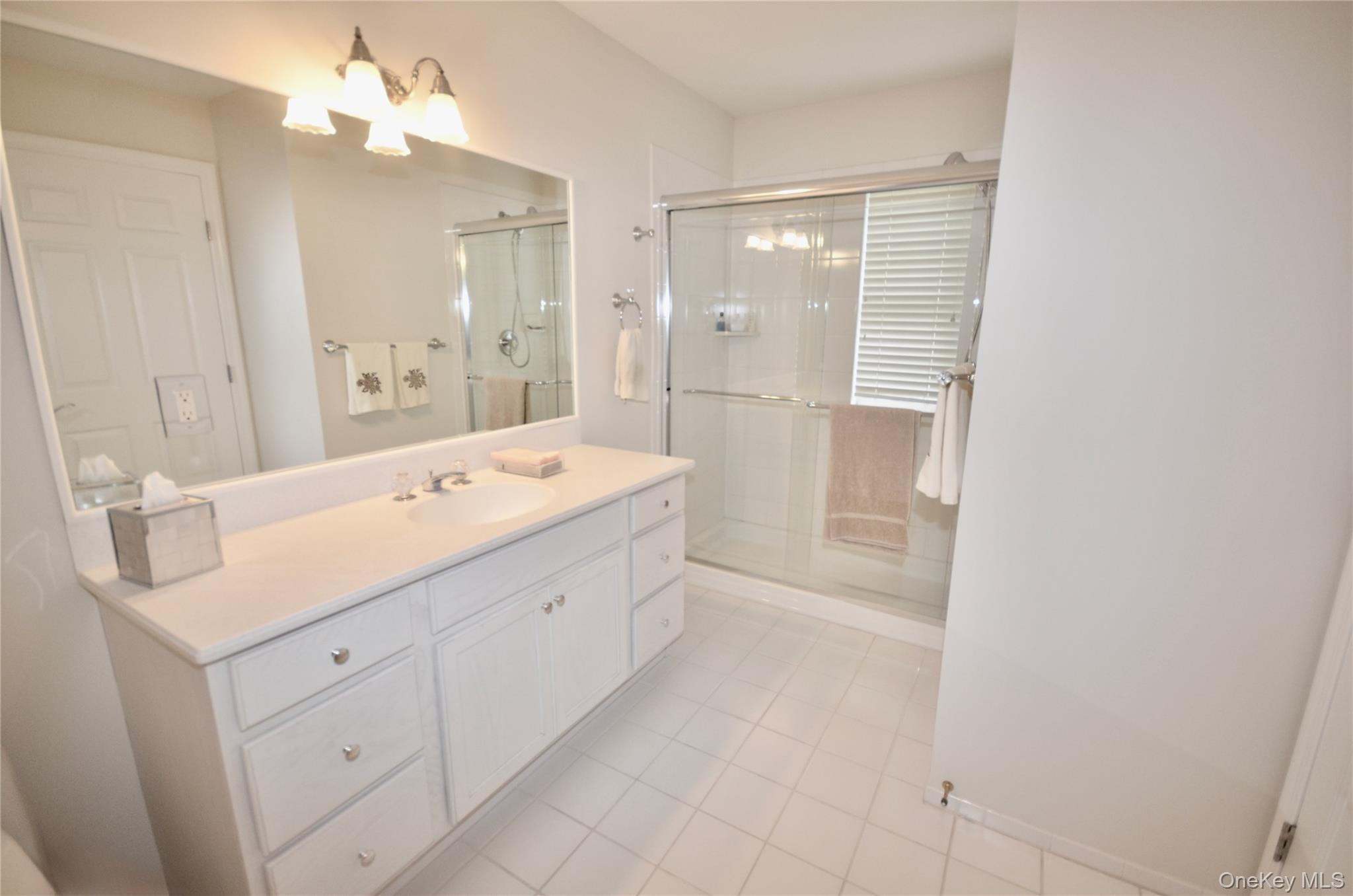 Condo Balfour  Suffolk County, NY 11747, MLS-898046-20