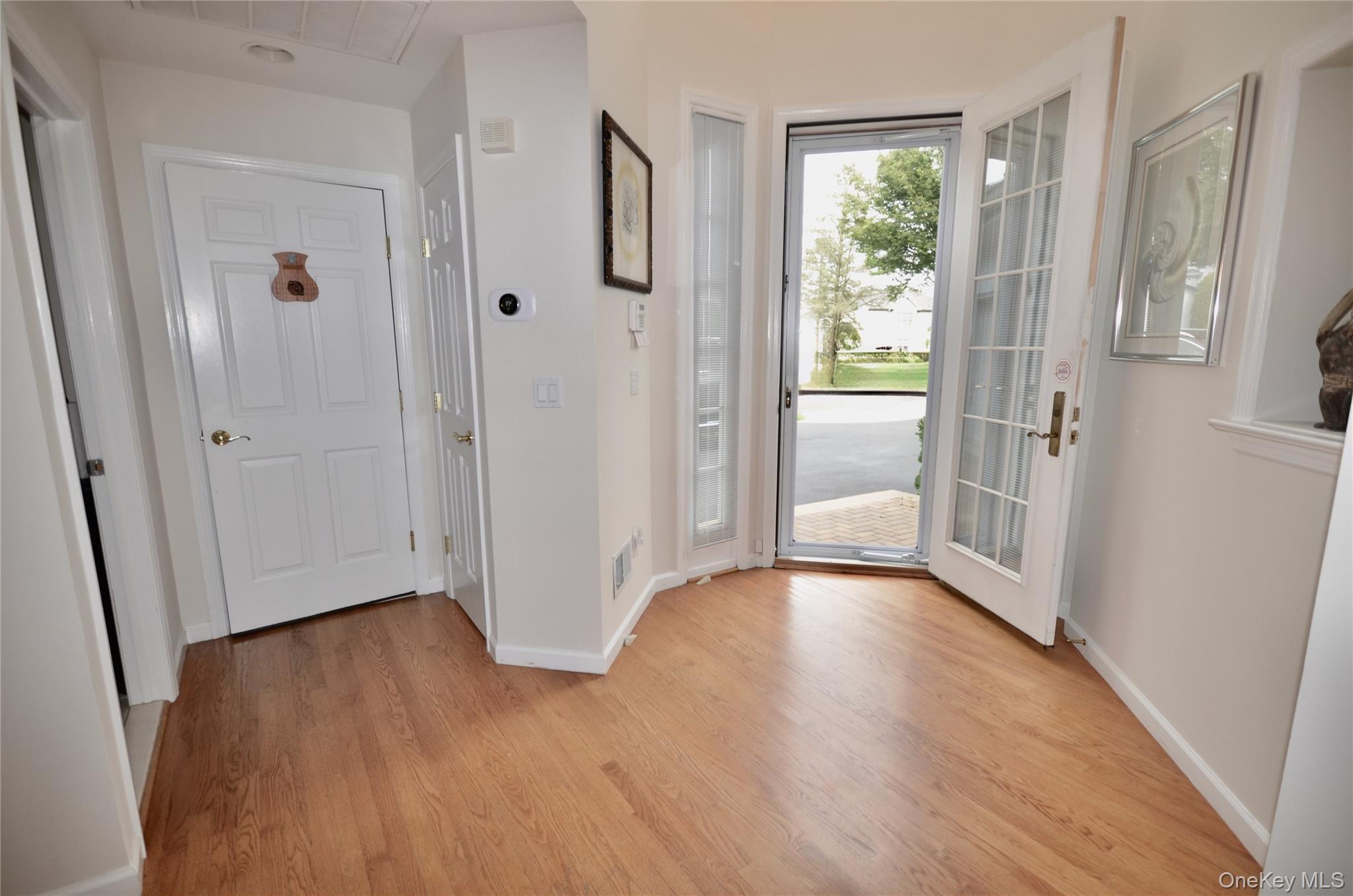 Condo Balfour  Suffolk County, NY 11747, MLS-898046-22