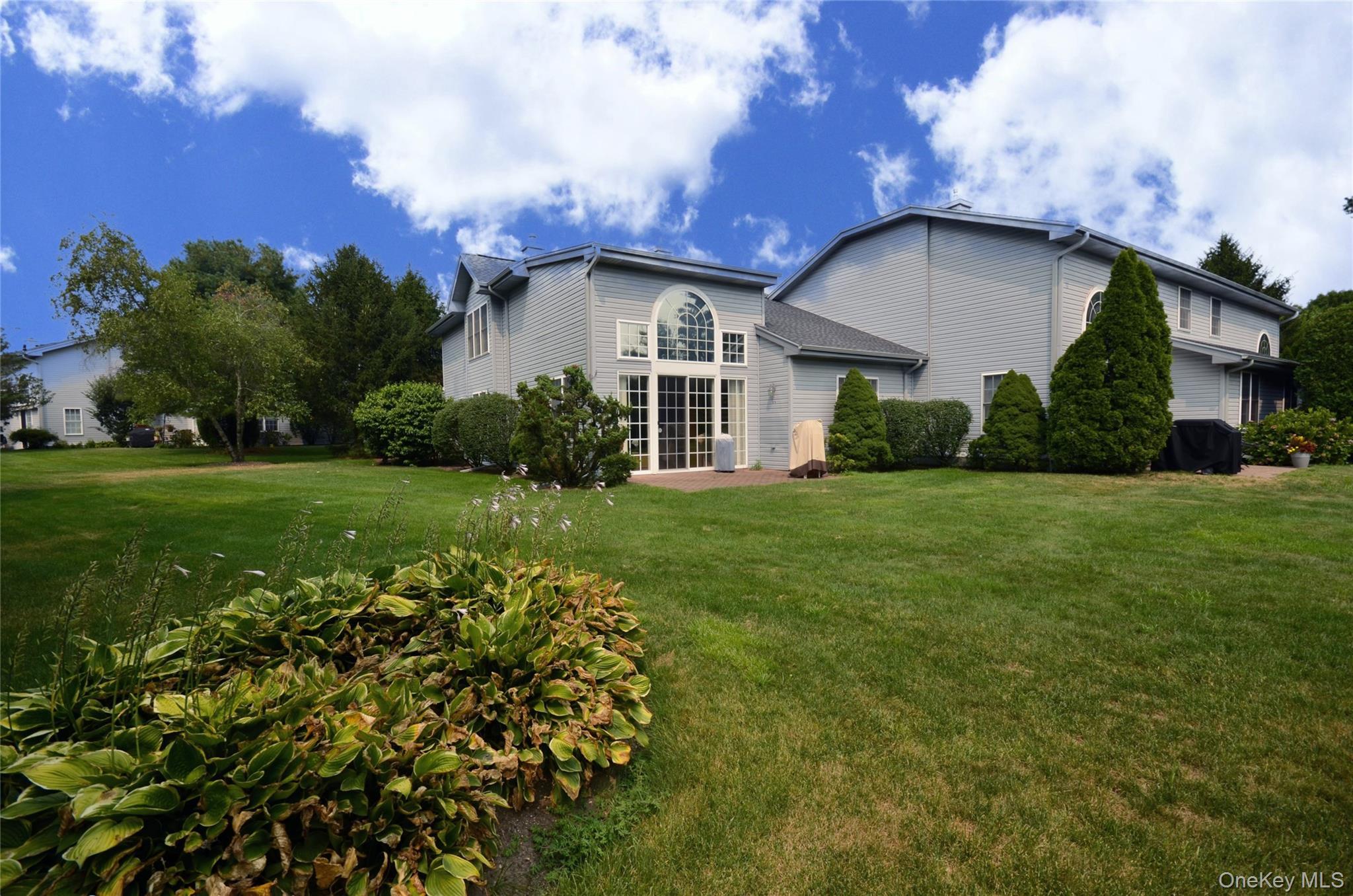 Condo Balfour  Suffolk County, NY 11747, MLS-898046-24