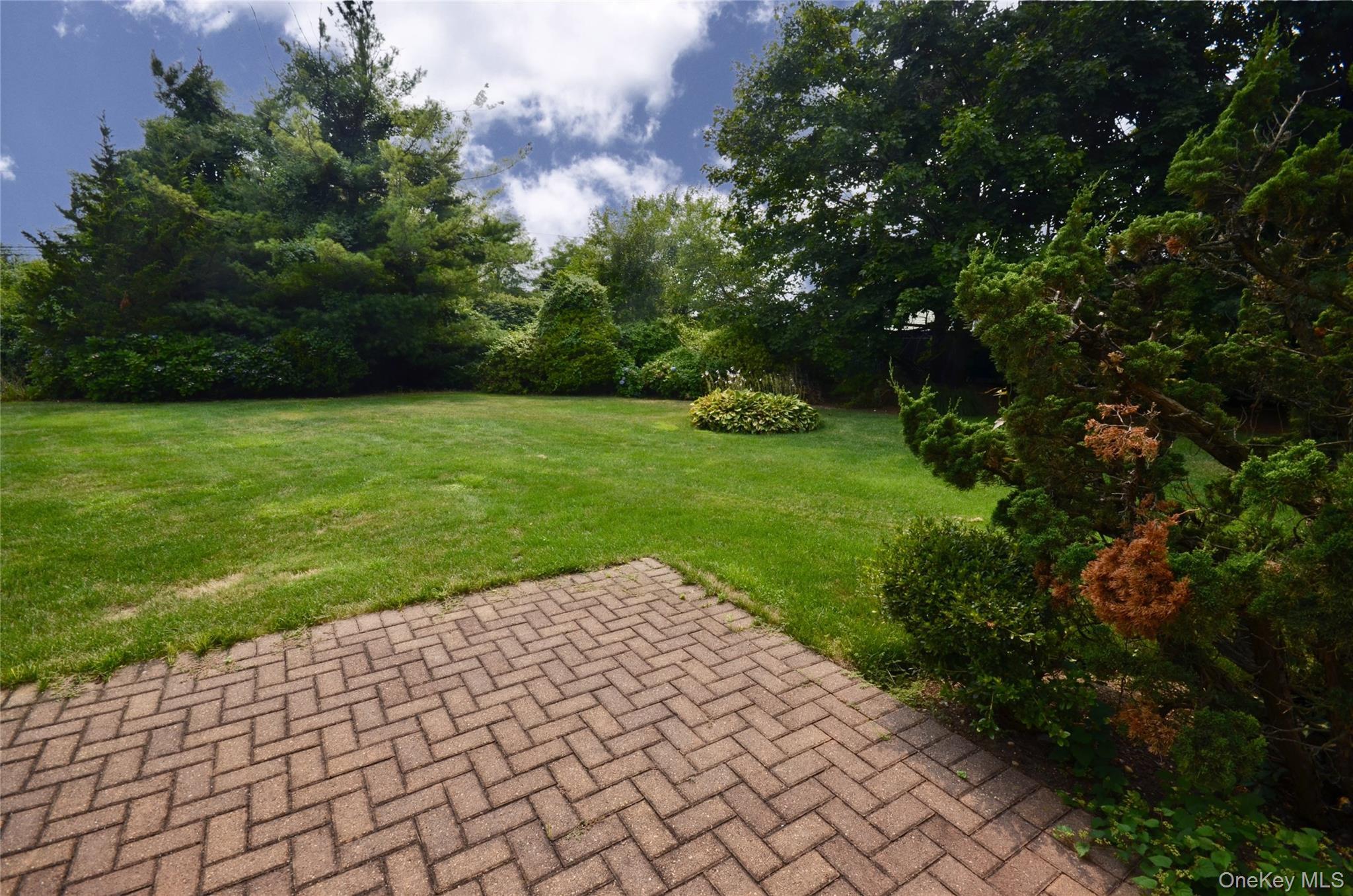 Condo Balfour  Suffolk County, NY 11747, MLS-898046-25