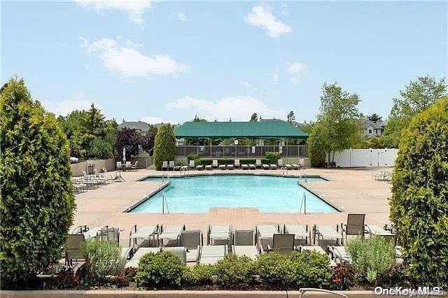 Condo Balfour  Suffolk County, NY 11747, MLS-898046-29