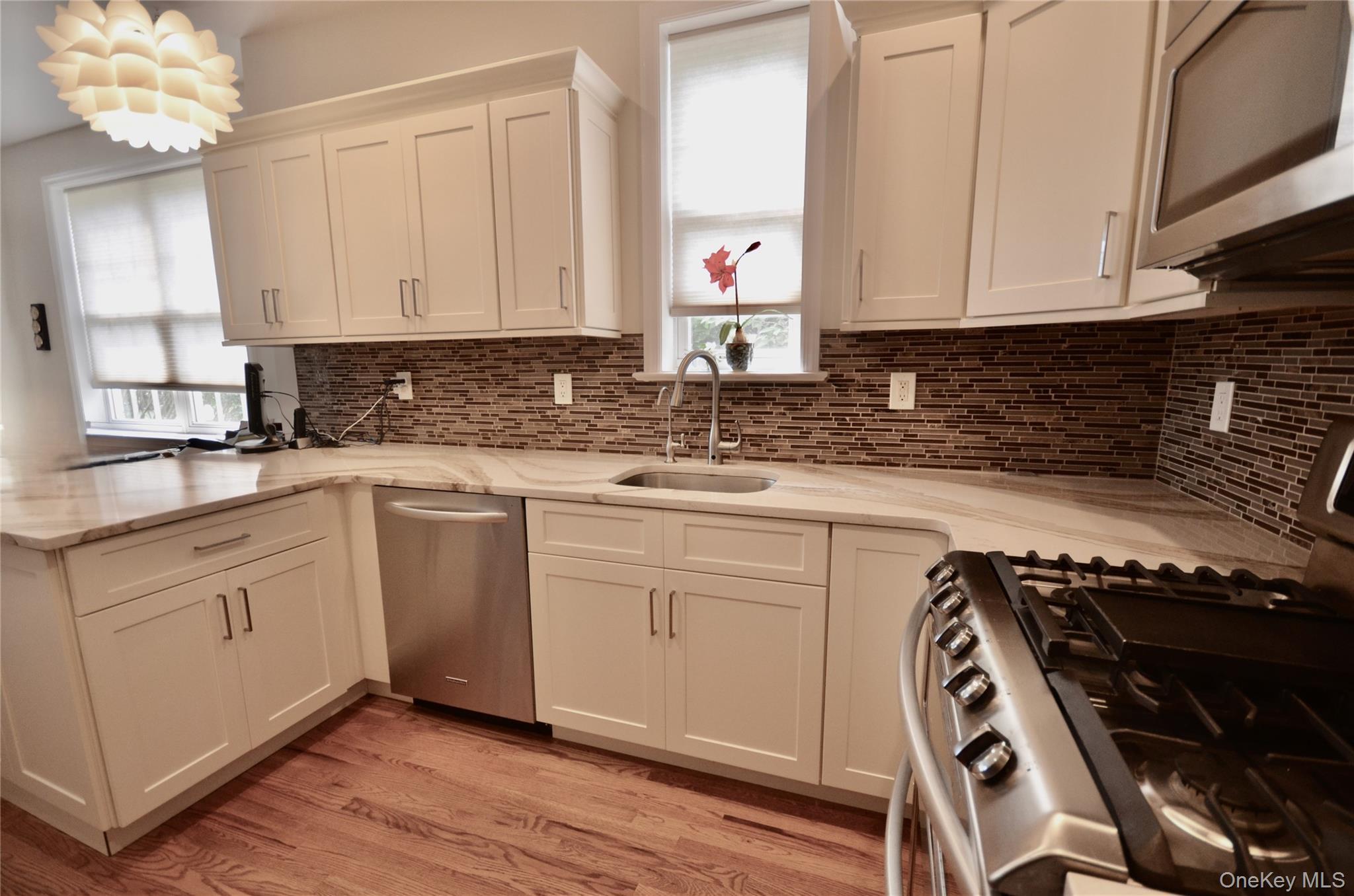 Condo Balfour  Suffolk County, NY 11747, MLS-898046-3
