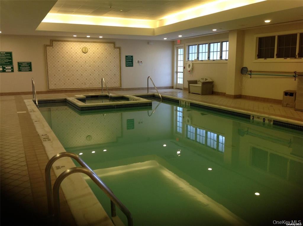 Condo Balfour  Suffolk County, NY 11747, MLS-898046-33
