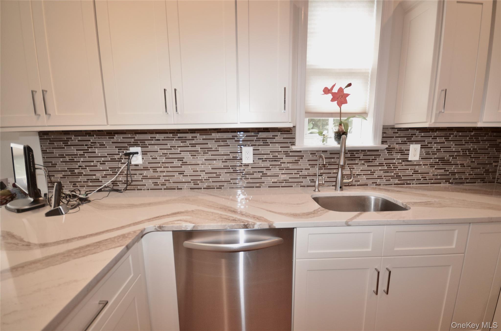 Condo Balfour  Suffolk County, NY 11747, MLS-898046-6