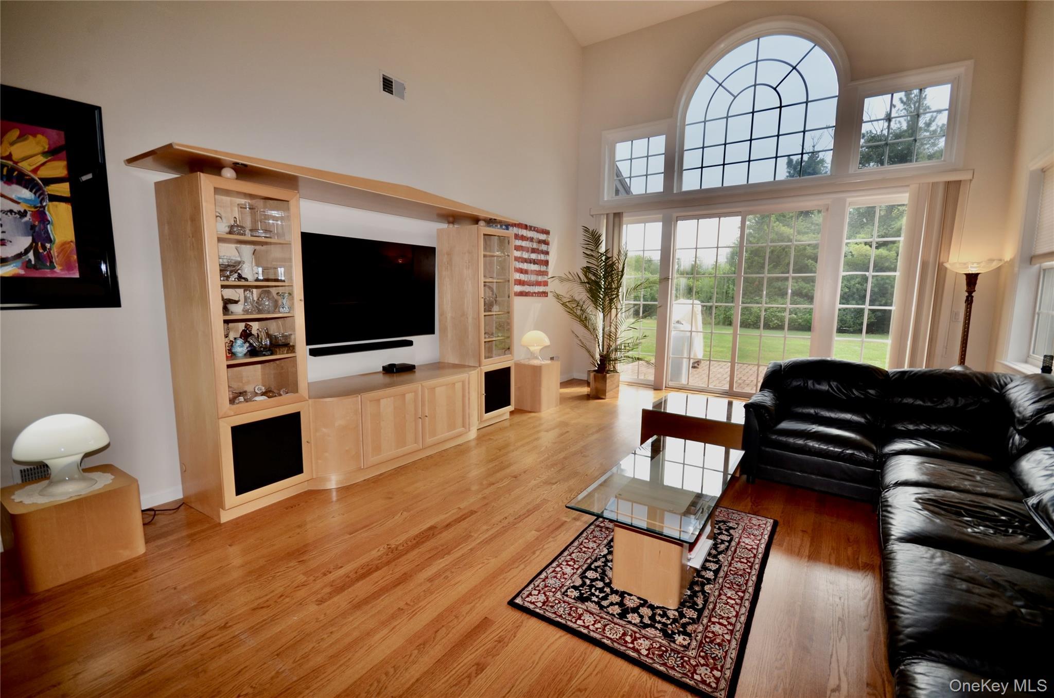 Condo Balfour  Suffolk County, NY 11747, MLS-898046-8