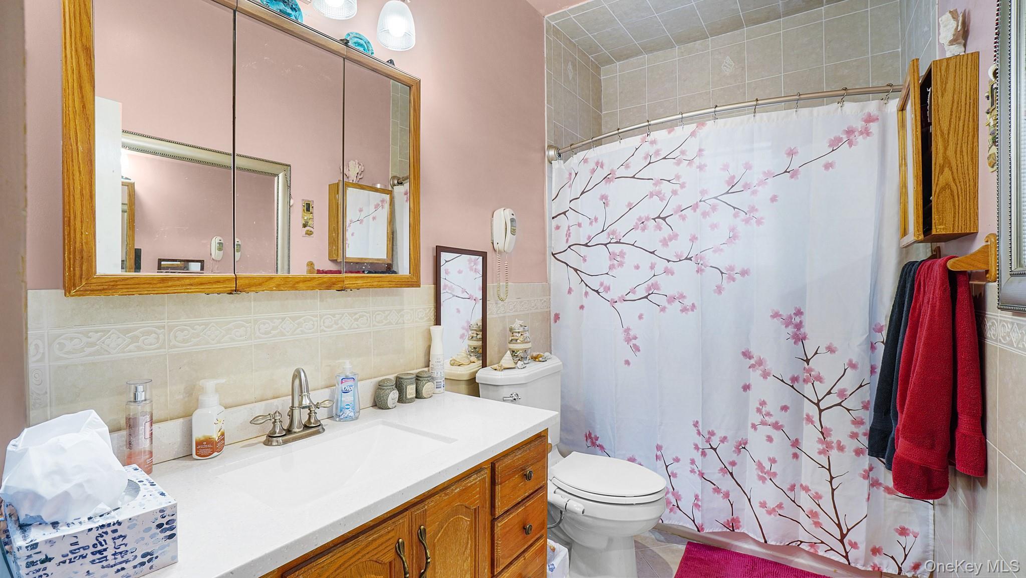 Single Family Windsor  Nassau County, NY 11563, MLS-898067-18