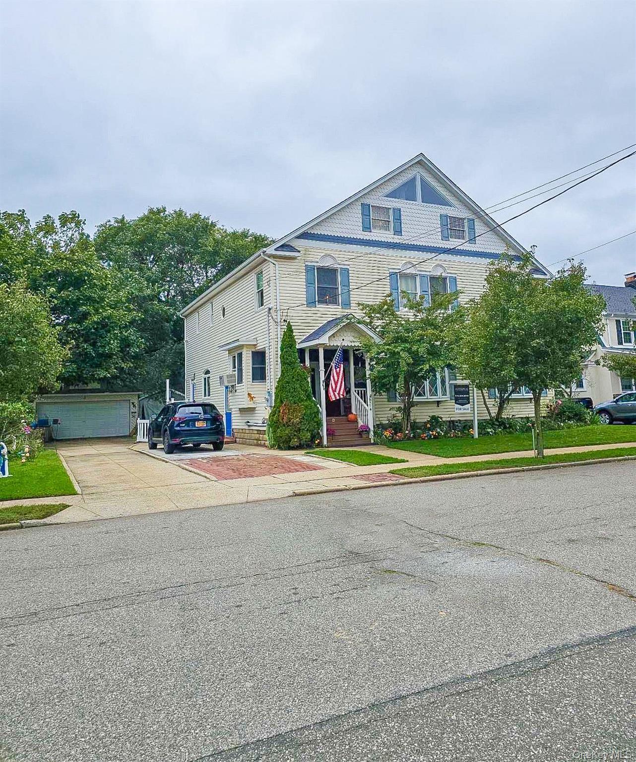 Single Family Windsor  Nassau County, NY 11563, MLS-898067-2