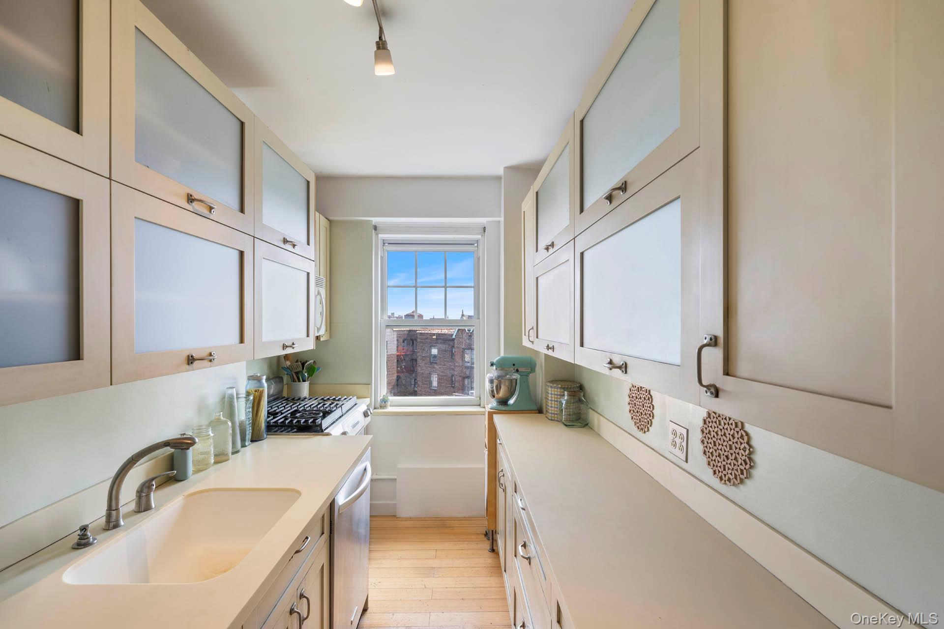 Coop Cabrini  Manhattan, NY 10033, MLS-898096-7