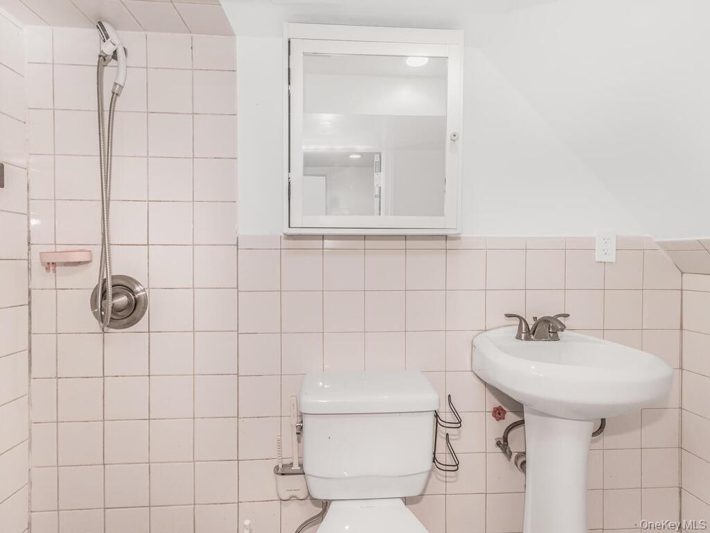 Single Family 221st  Bronx, NY 10469, MLS-898244-14