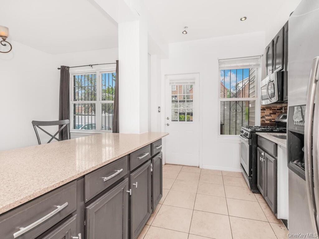 Single Family 221st  Bronx, NY 10469, MLS-898244-8