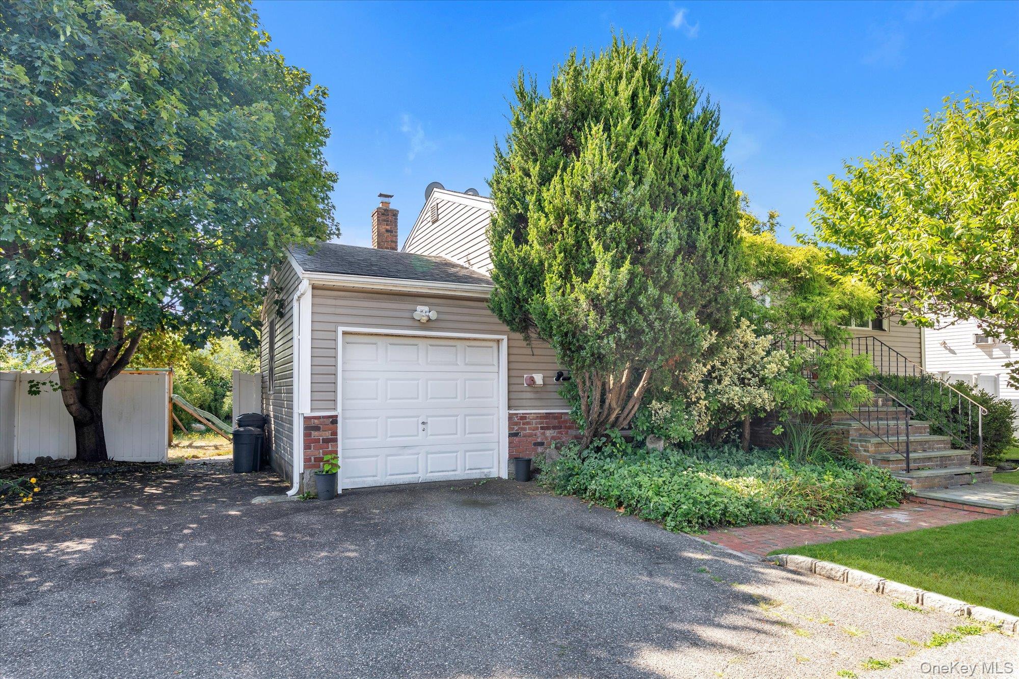 Single Family Hoffman  Suffolk County, NY 11757, MLS-898274-17